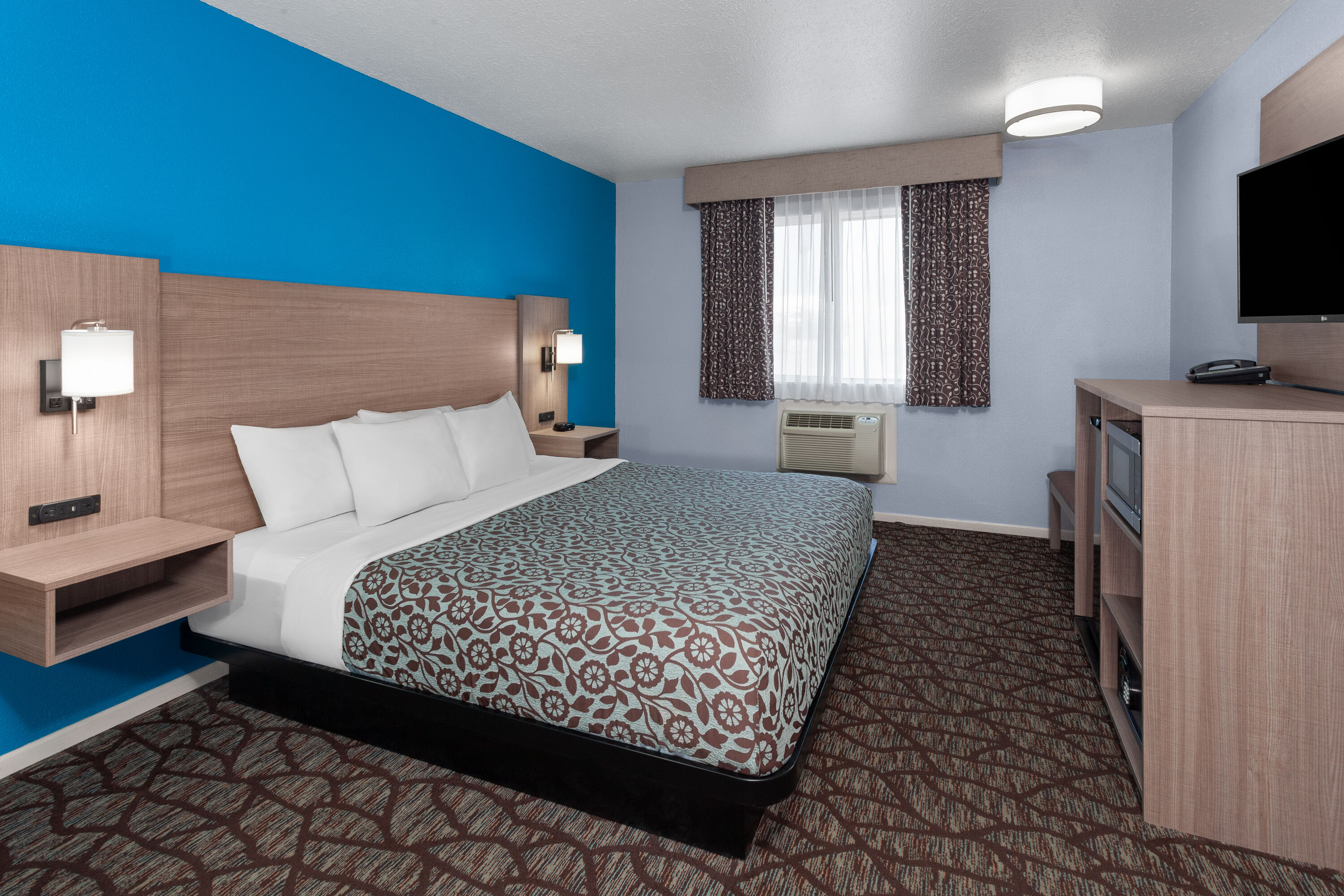 Guest room at the Baymont by Wyndham Manistee in Manistee, Michigan
