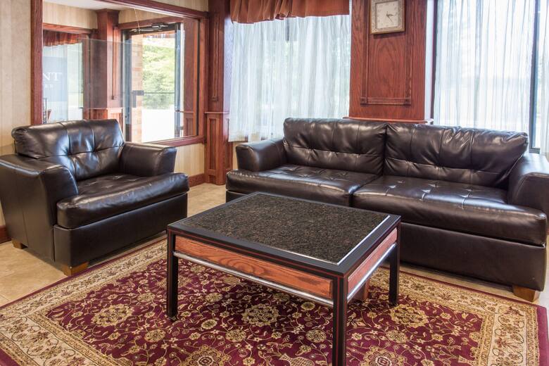 Baymont Inn & Suites Muskegon hotel lobby in Muskegon, Michigan
