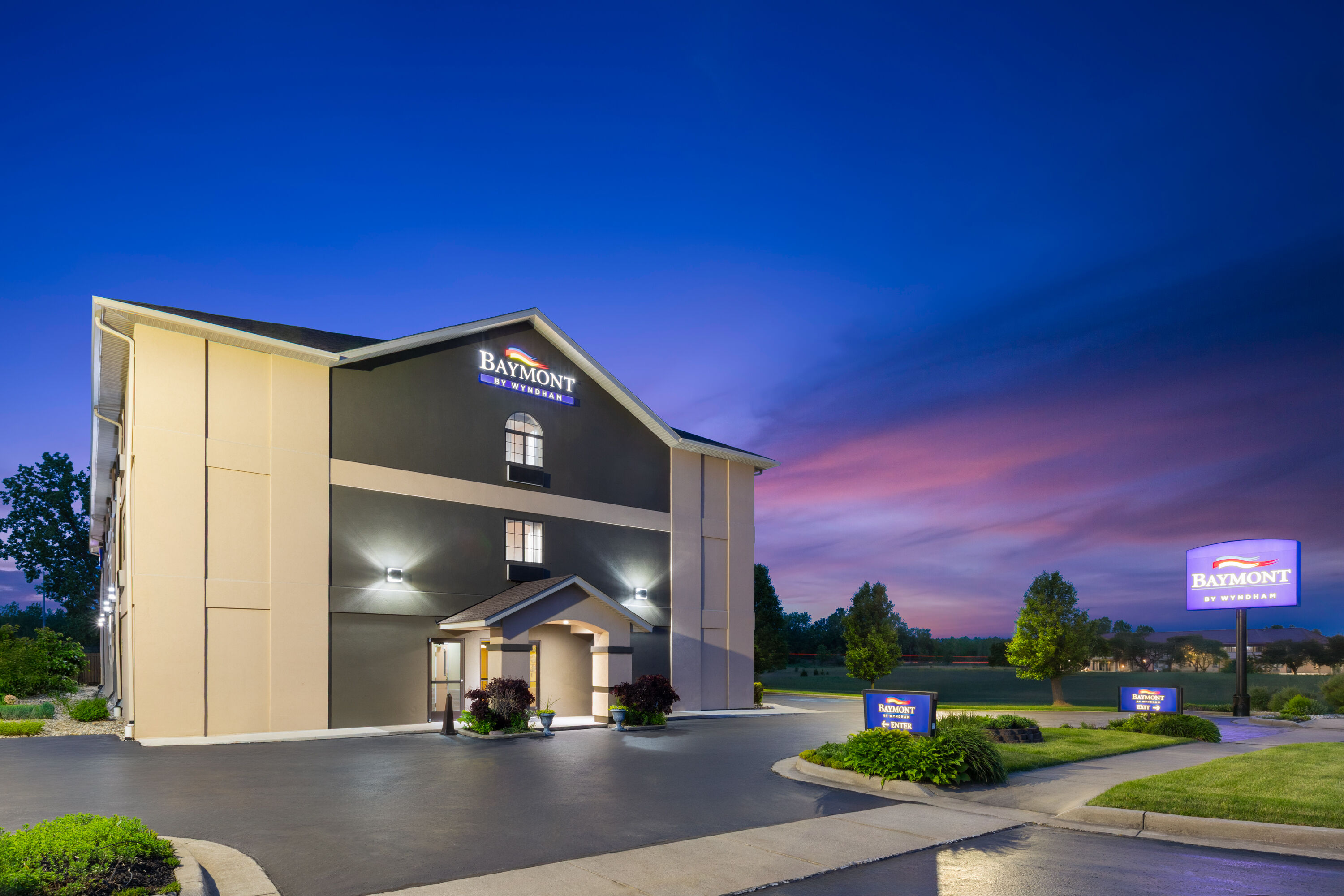 Exterior Dusk Image of Baymont by Wyndham Paw Paw hotel in Paw Paw, Michigan