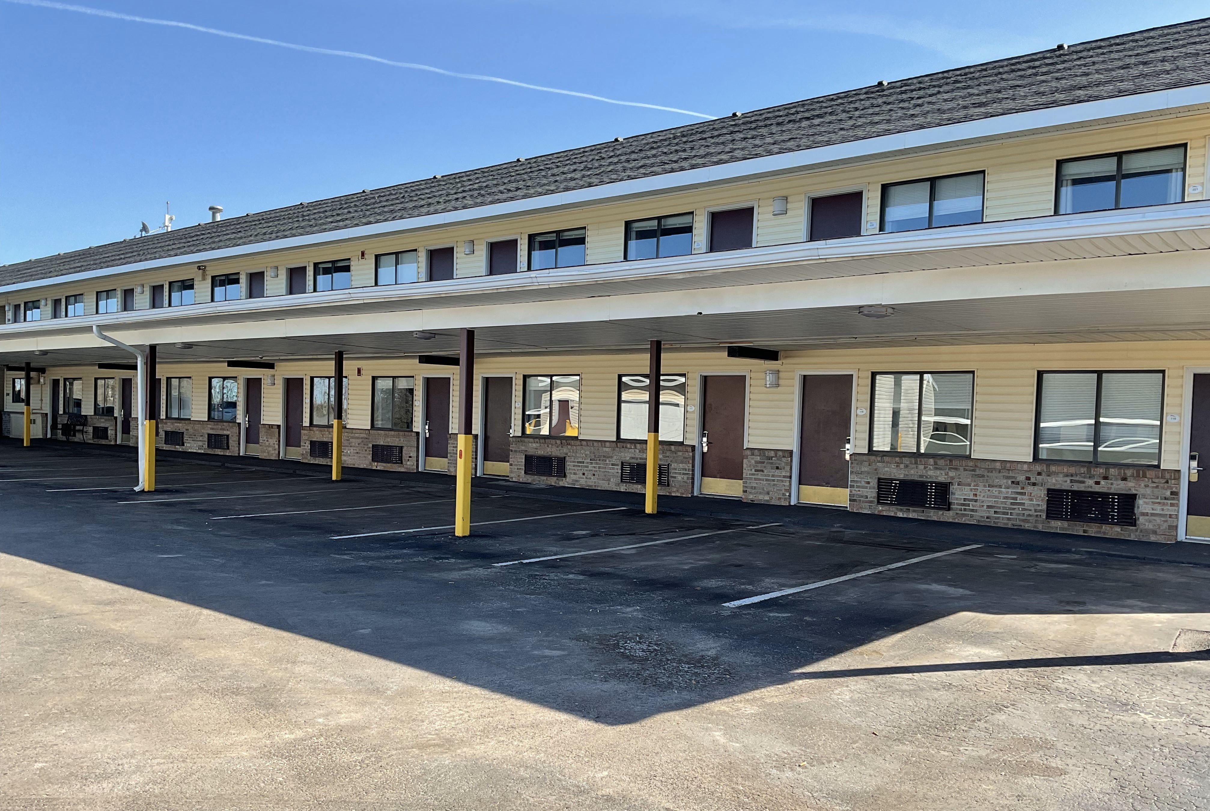 Exterior of Baymont by Wyndham Petoskey hotel in Petoskey, Michigan