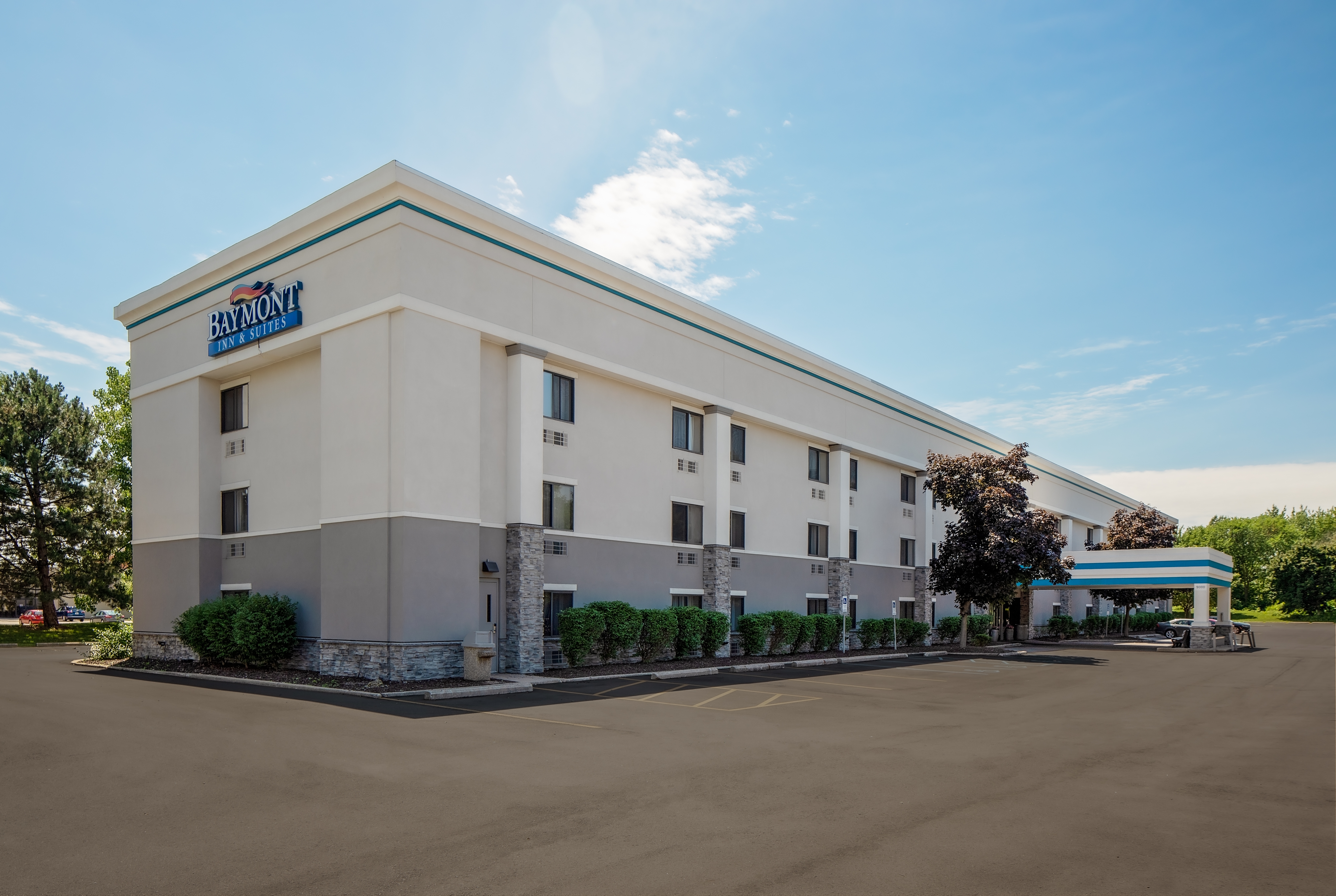 Exterior of Baymont by Wyndham Detroit Airport/Romulus hotel in Romulus, Michigan