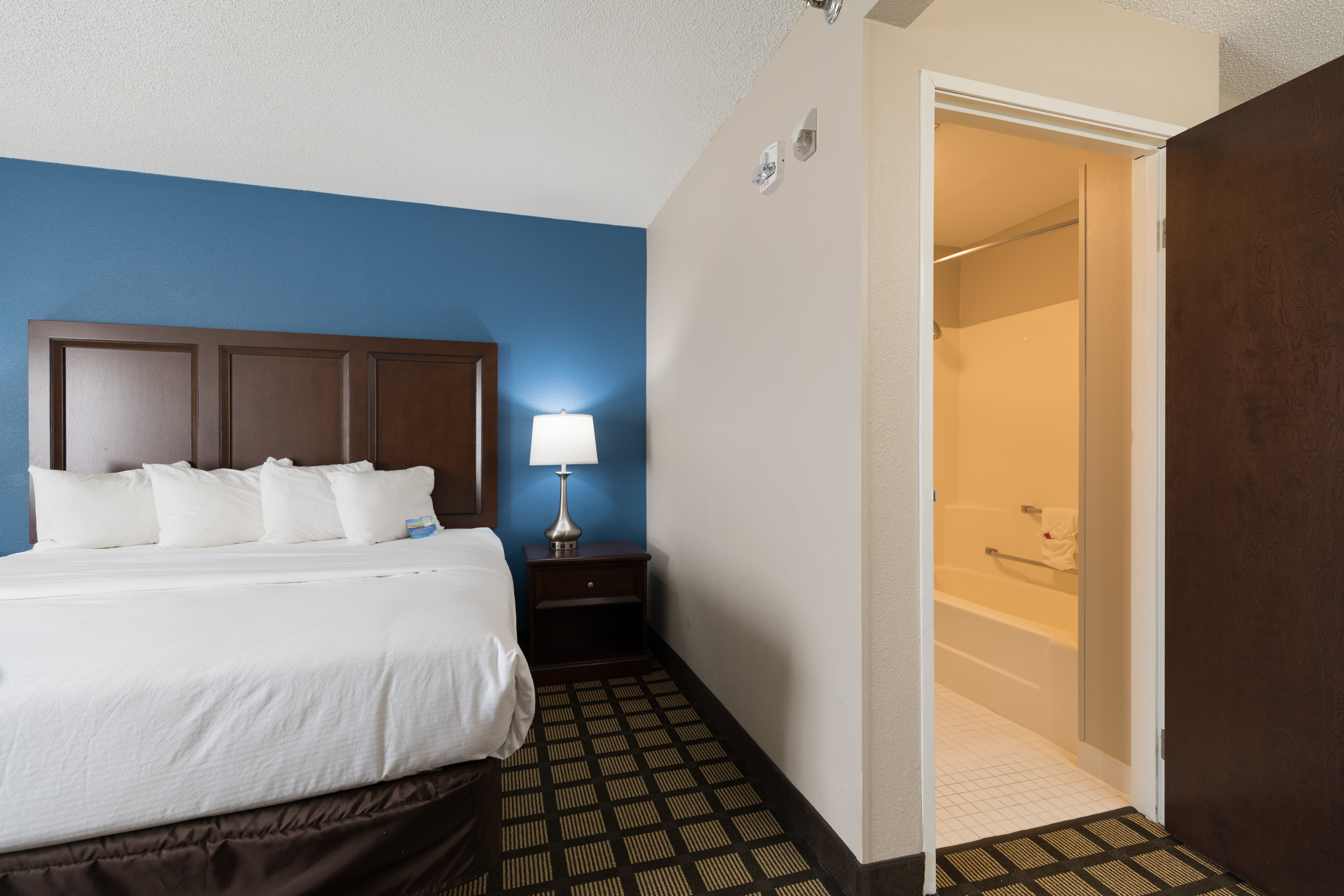 Guest room at the Baymont by Wyndham Detroit Airport/Romulus in Romulus, Michigan