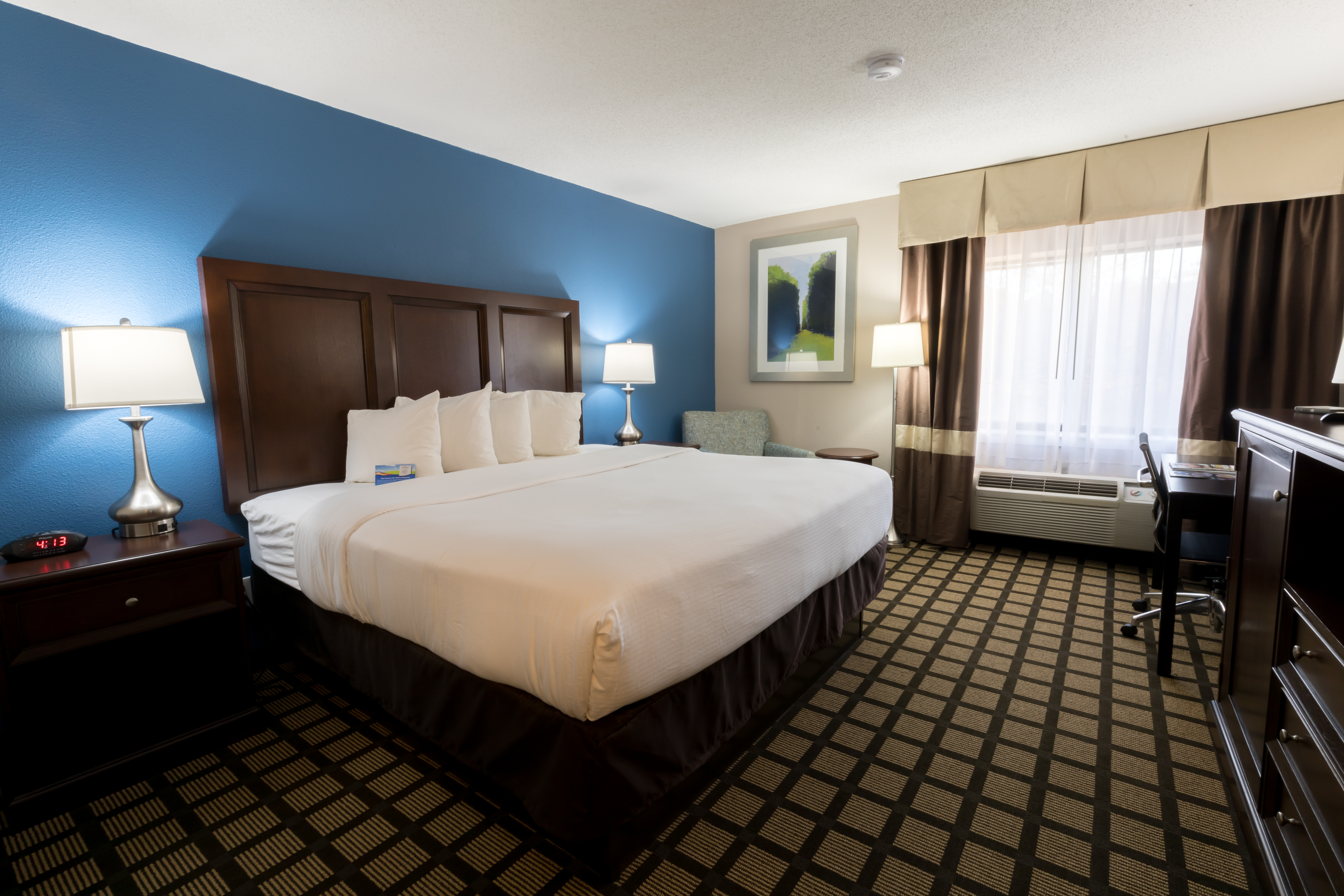 Guest room at the Baymont by Wyndham Detroit Airport/Romulus in Romulus, Michigan