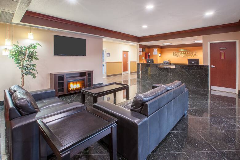 Baymont By Wyndham South Haven Hotels Mi 49090 Baymont By Wyndham South Haven Hotel Lobby In Michigan
