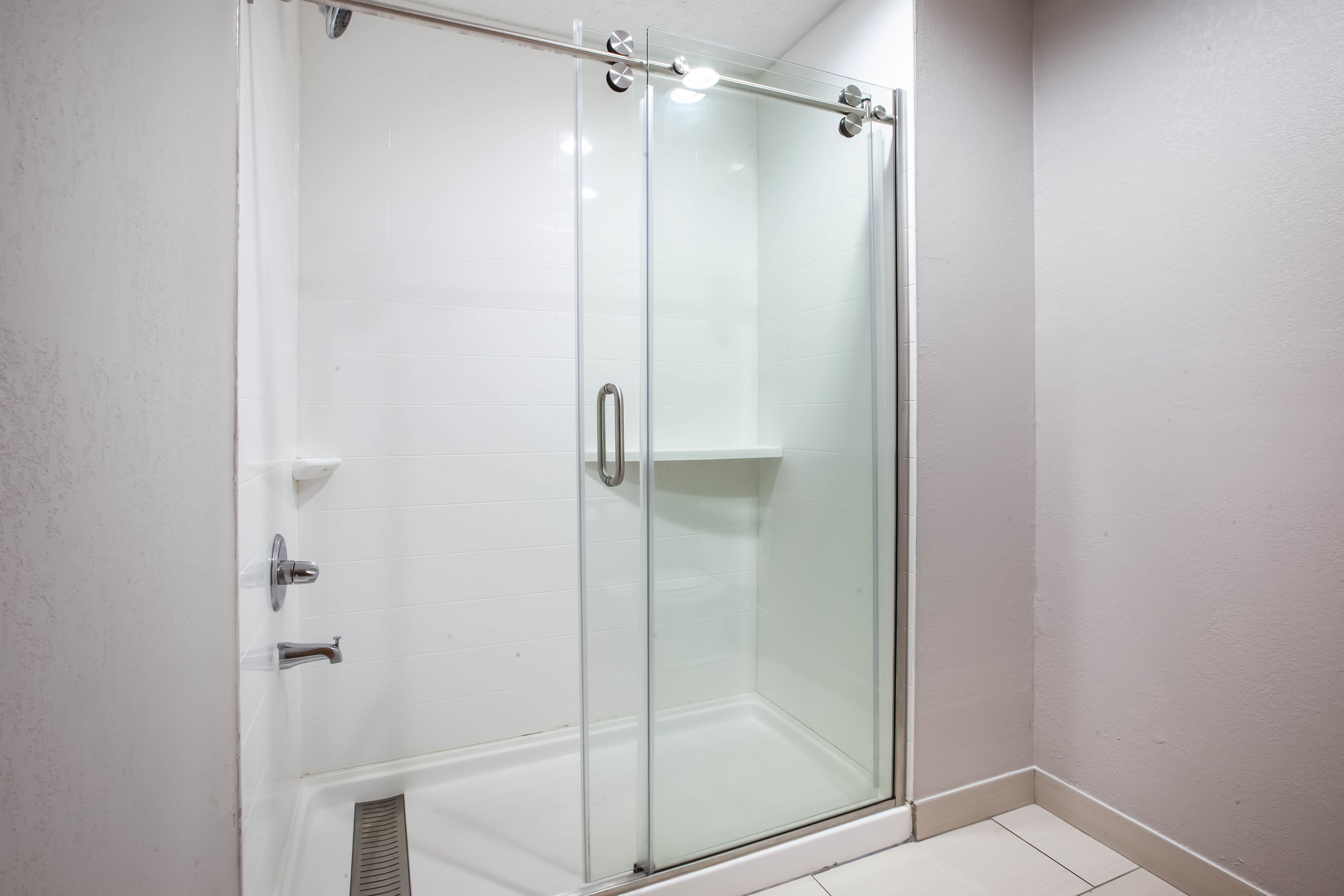 Guest room bath at the Baymont by Wyndham Traverse City in Traverse City, Michigan