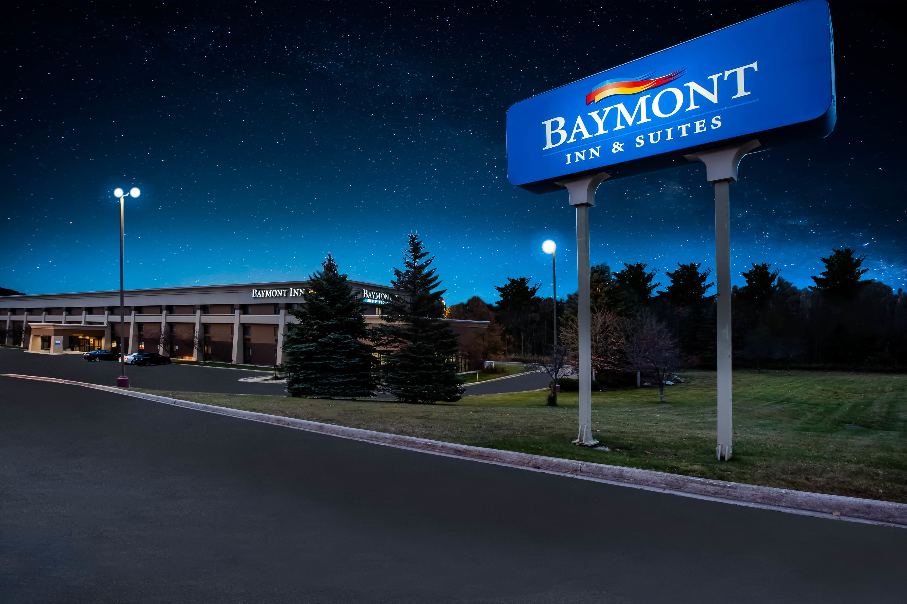 Exterior Night Image of Baymont by Wyndham Traverse City hotel in Traverse City, Michigan