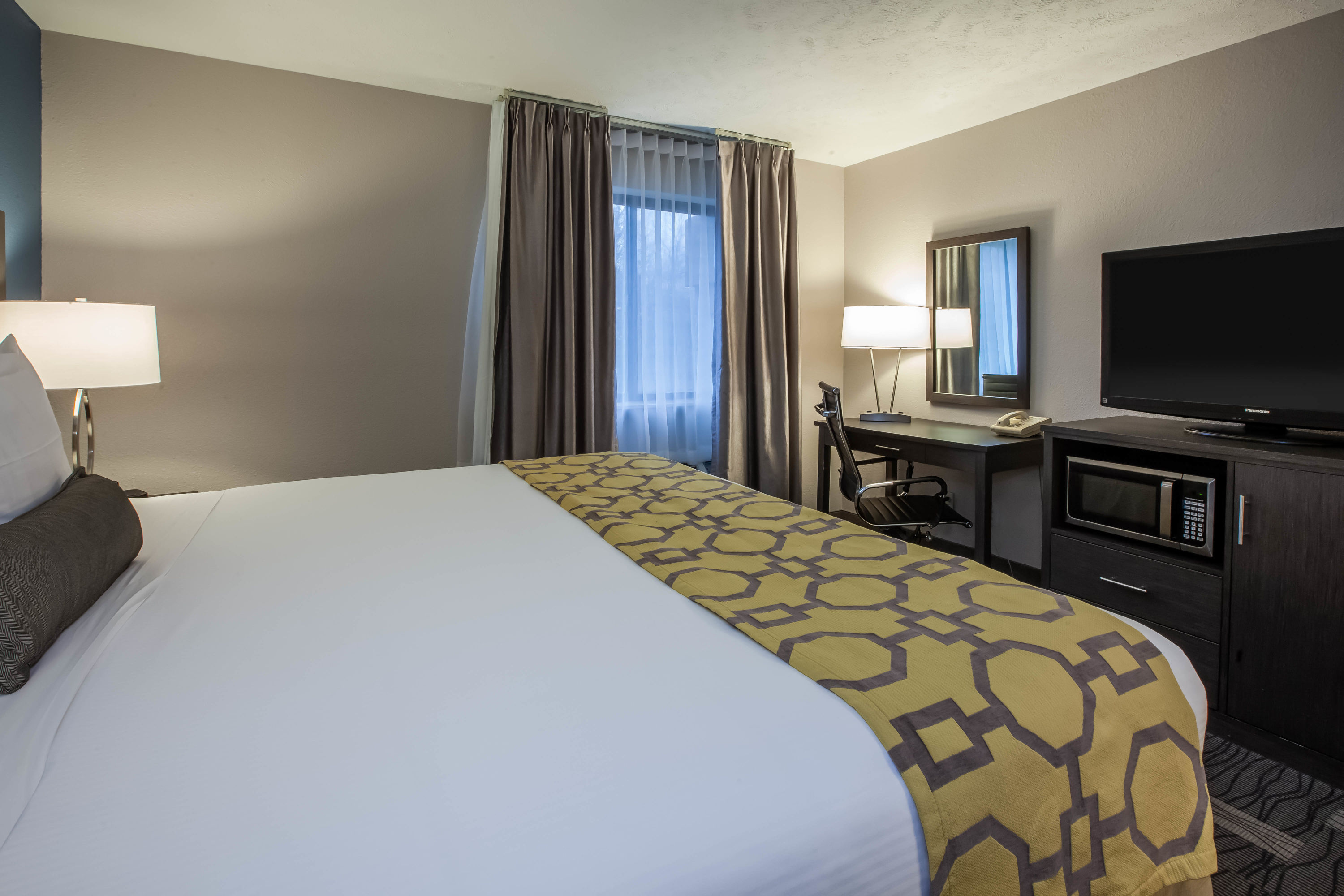 Guest room at the Baymont by Wyndham Traverse City in Traverse City, Michigan