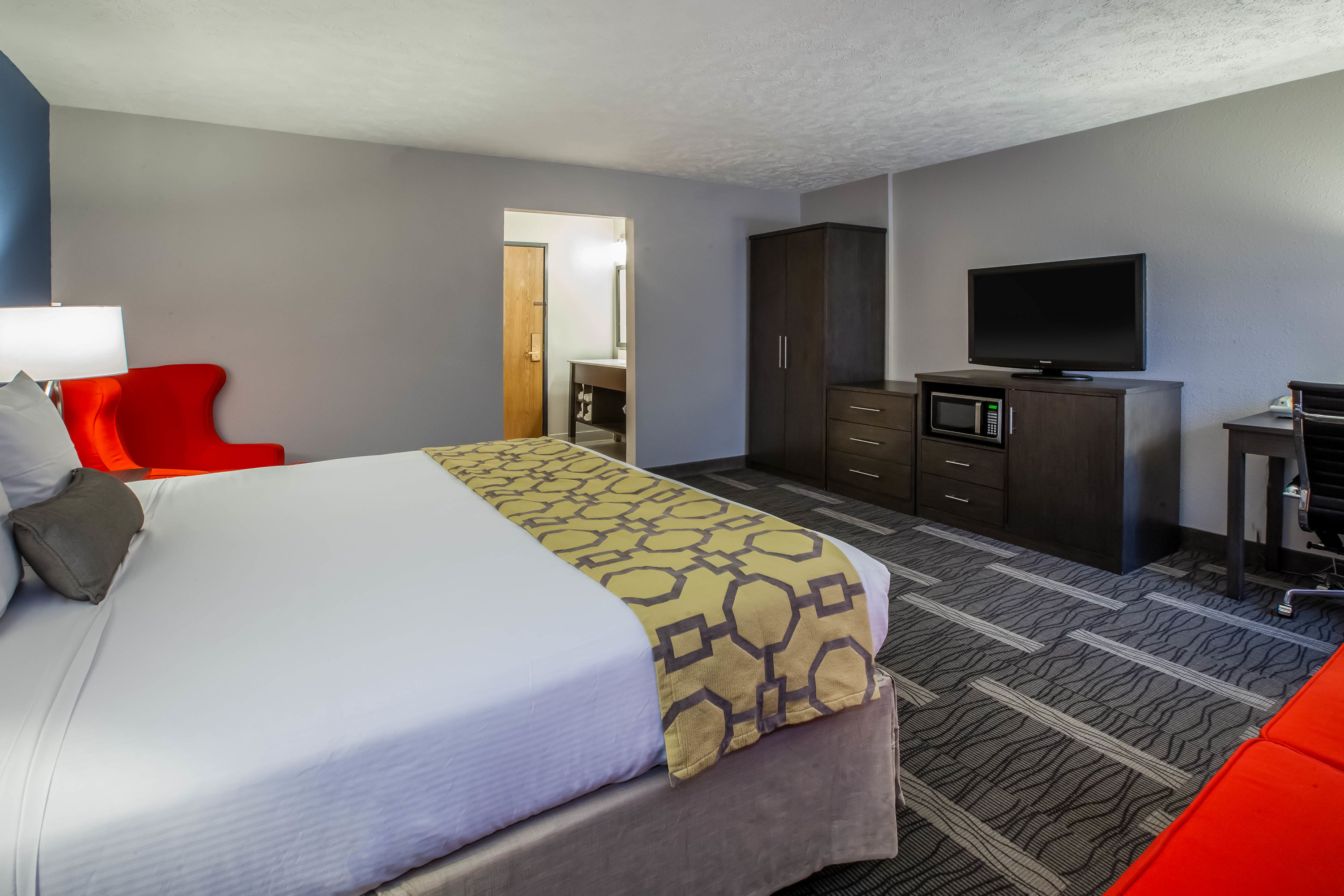 Baymont by Wyndham Traverse City suite in Traverse City, Michigan