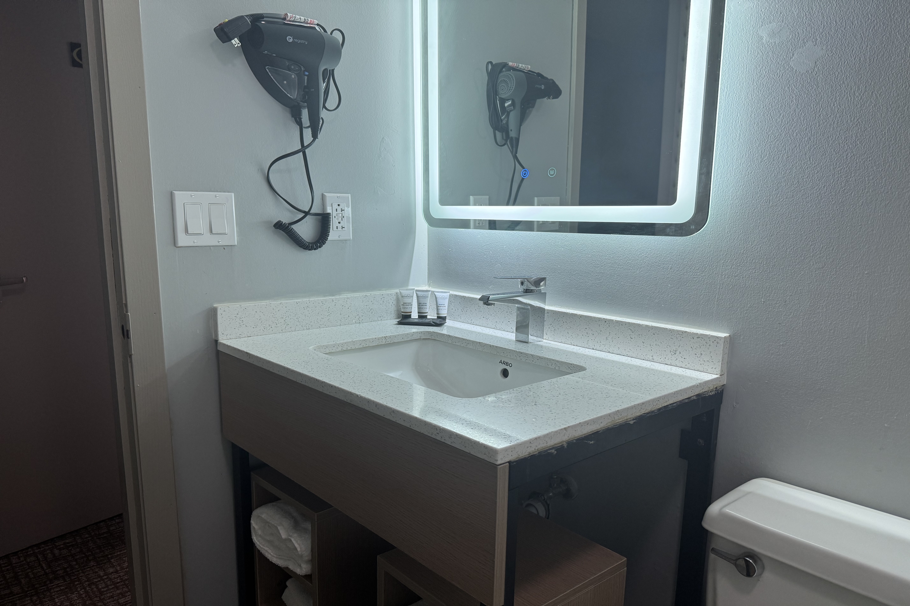 Guest room bath at the Baymont by Wyndham Mankato in Mankato, Minnesota