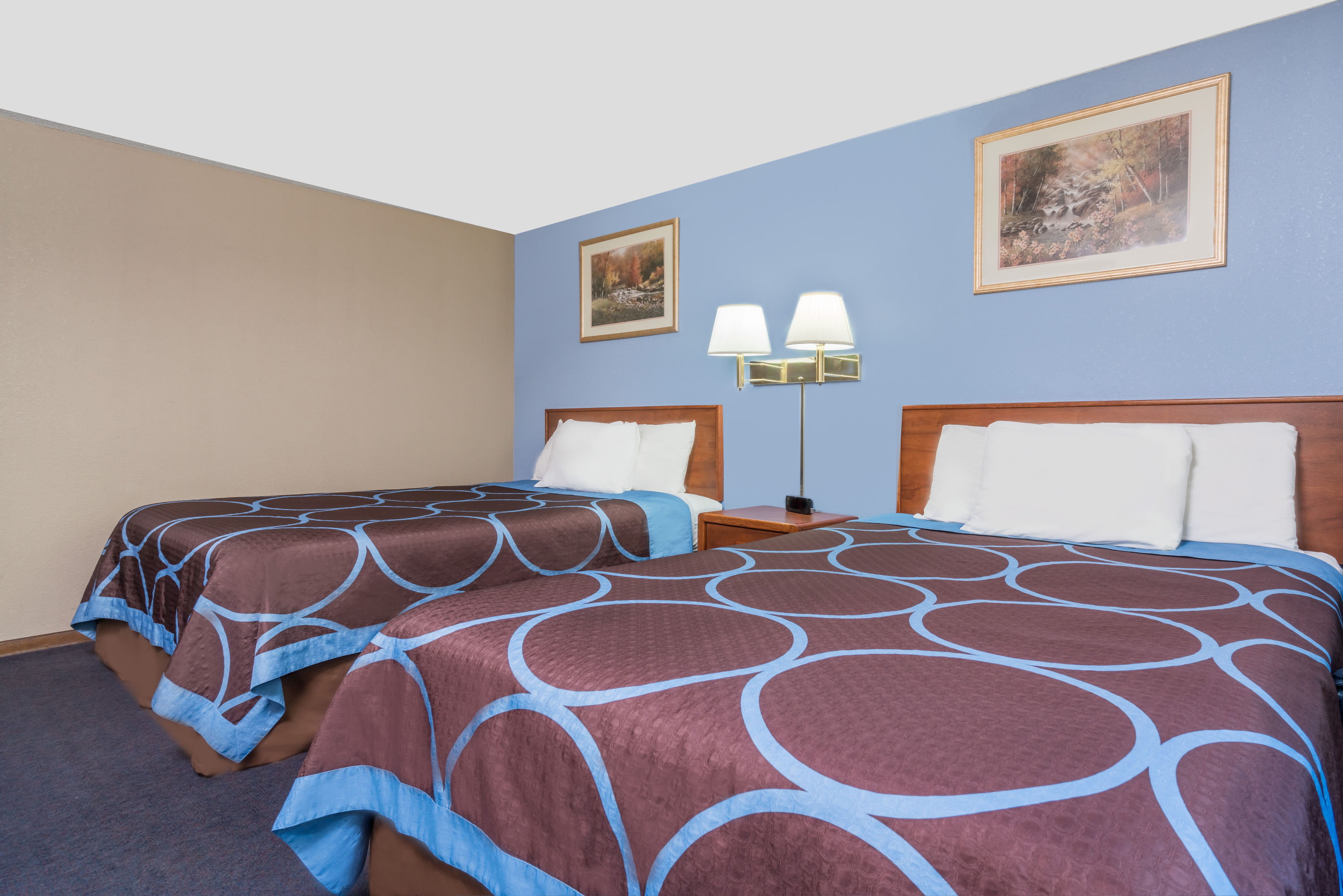 Guest room at the Baymont by Wyndham Mankato in Mankato, Minnesota