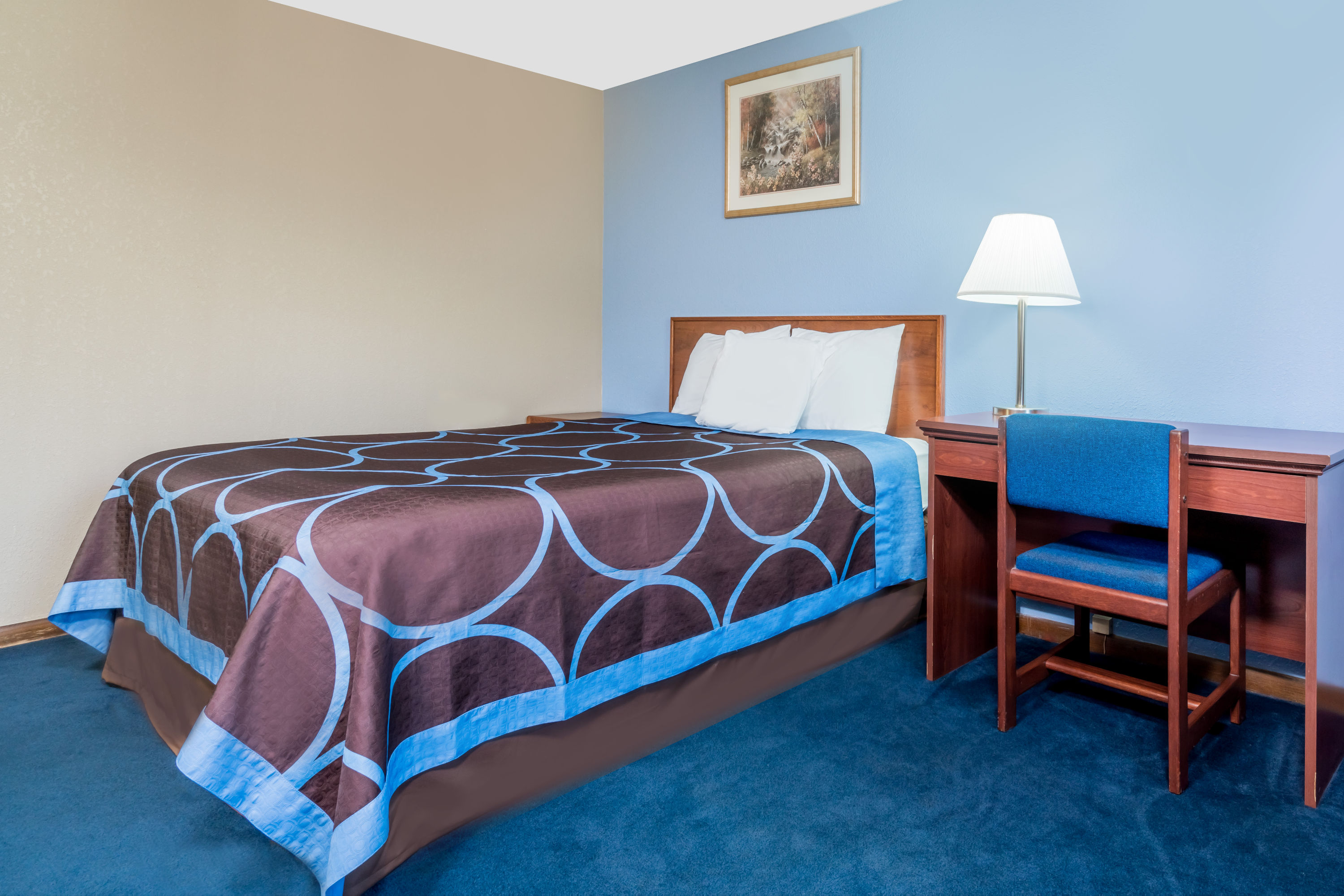 Guest room at the Baymont by Wyndham Mankato in Mankato, Minnesota