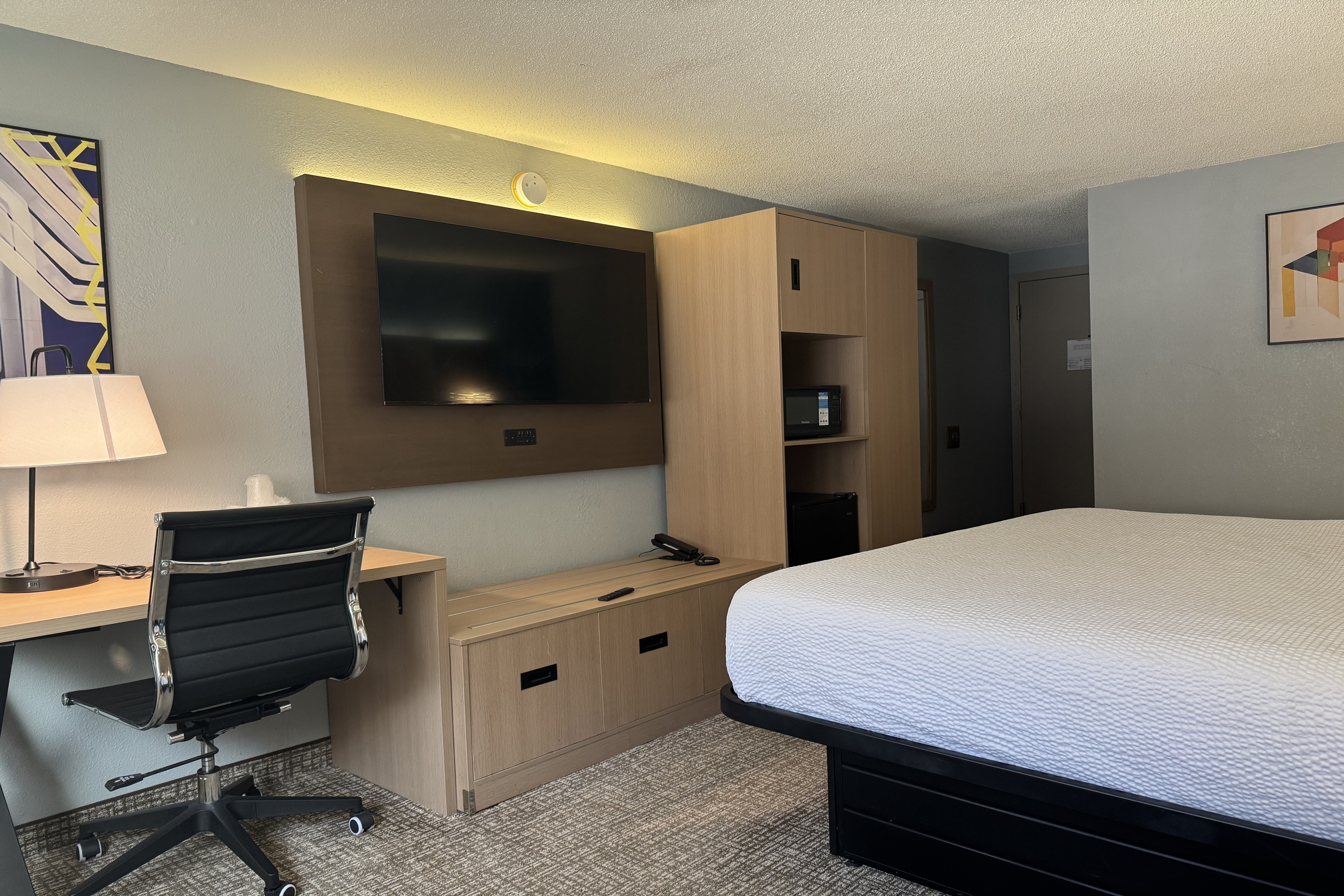 Guest room at the Baymont by Wyndham Mankato in Mankato, Minnesota