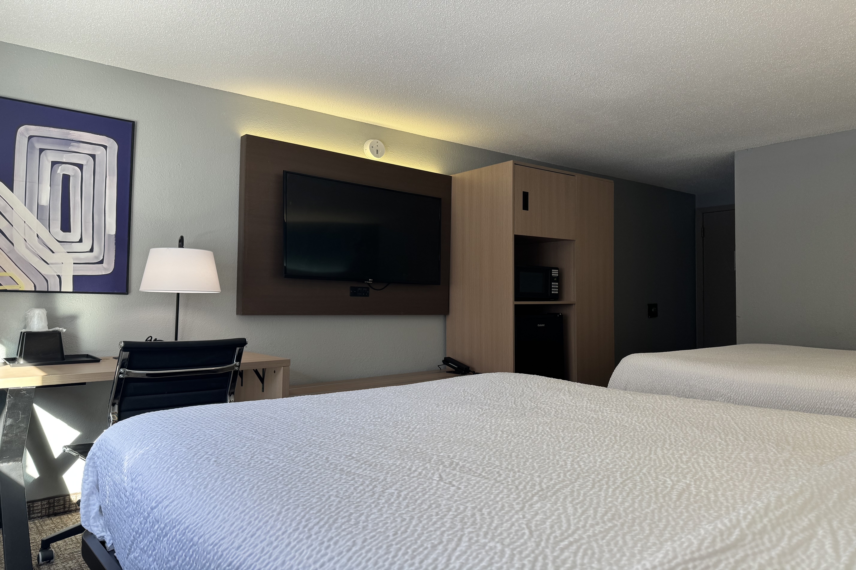 Guest room at the Baymont by Wyndham Mankato in Mankato, Minnesota