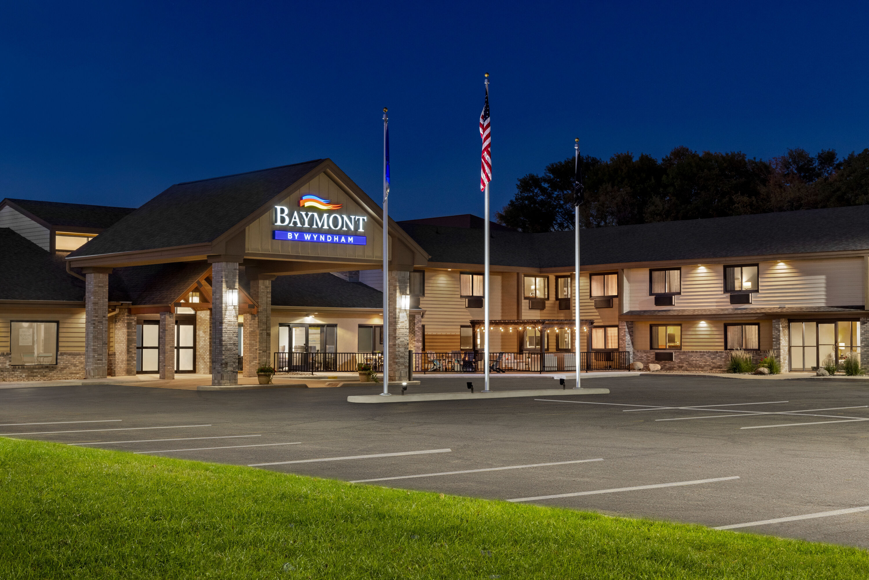 Exterior of Baymont by Wyndham Owatonna hotel in Owatonna, Minnesota