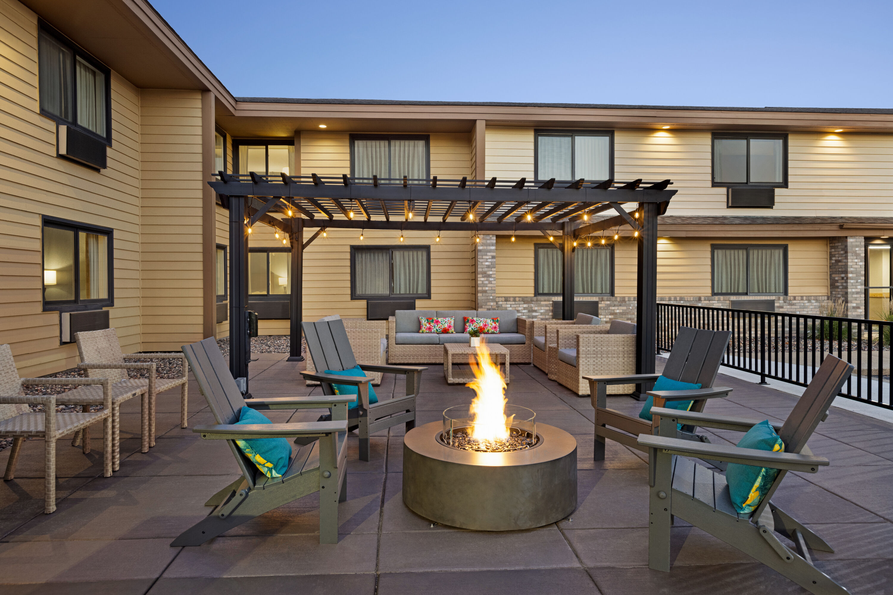 Front Exterior Image of Baymont by Wyndham Owatonna hotel in Owatonna, Minnesota