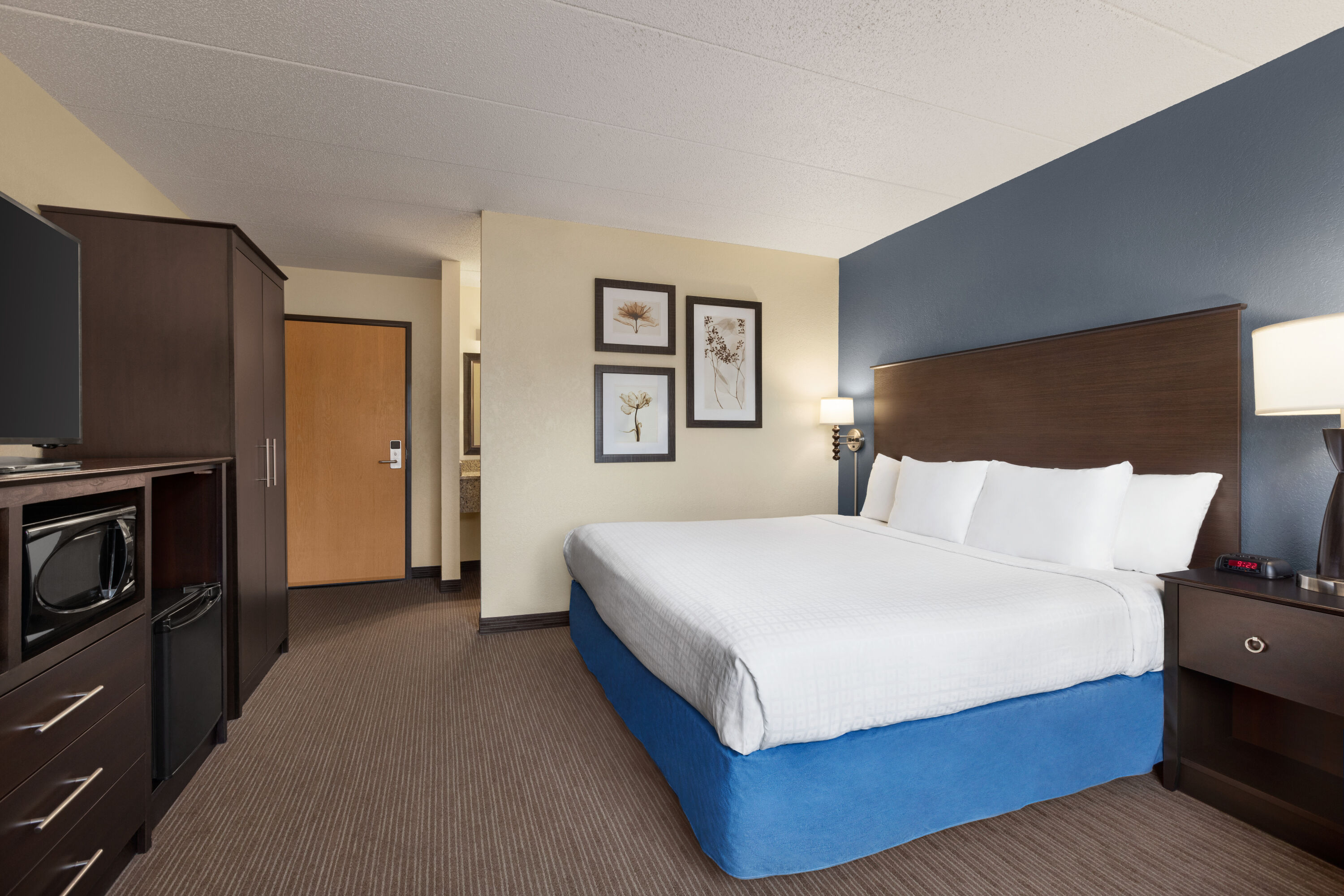 Guest room at the Baymont by Wyndham Owatonna in Owatonna, Minnesota