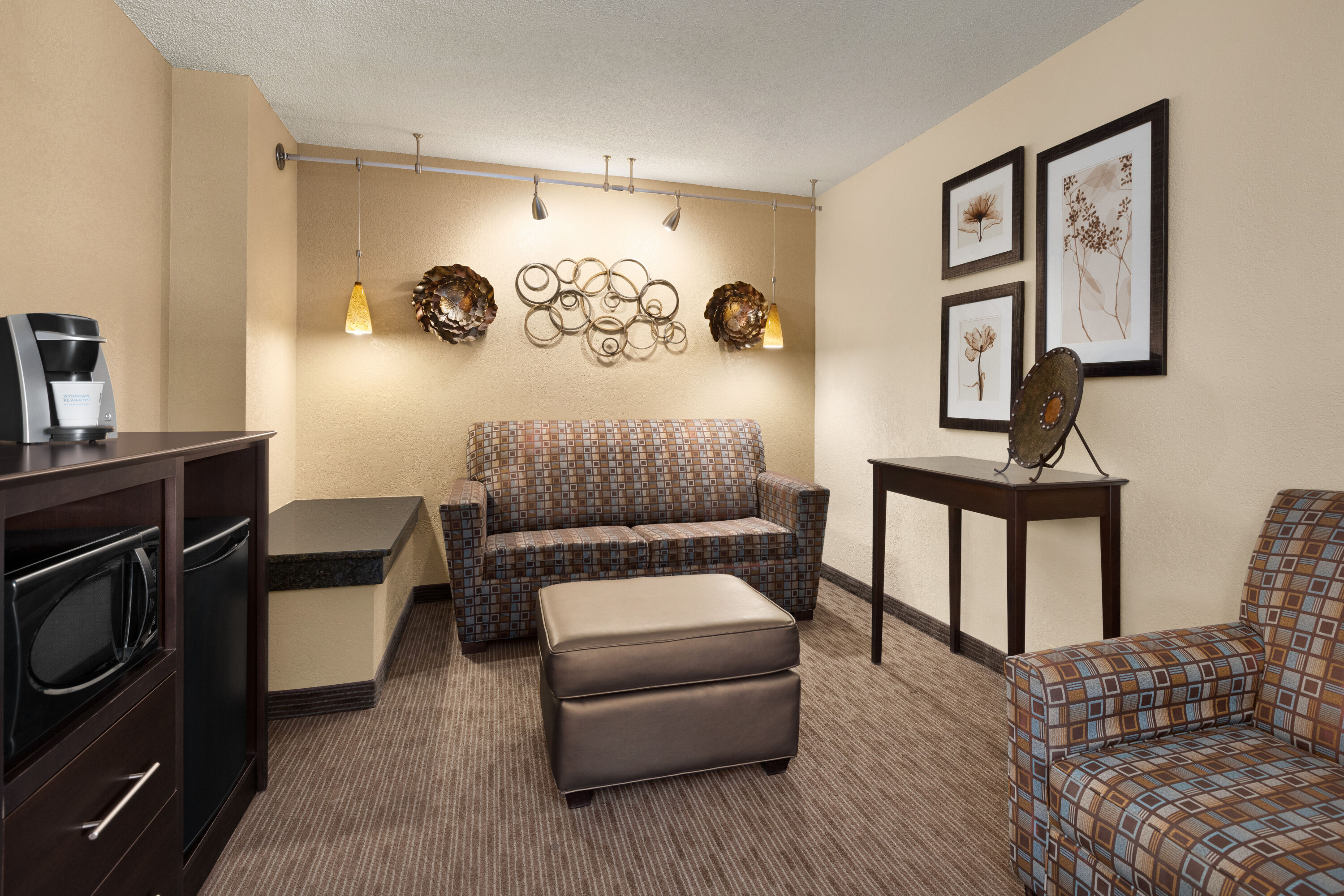 Baymont by Wyndham Owatonna suite in Owatonna, Minnesota