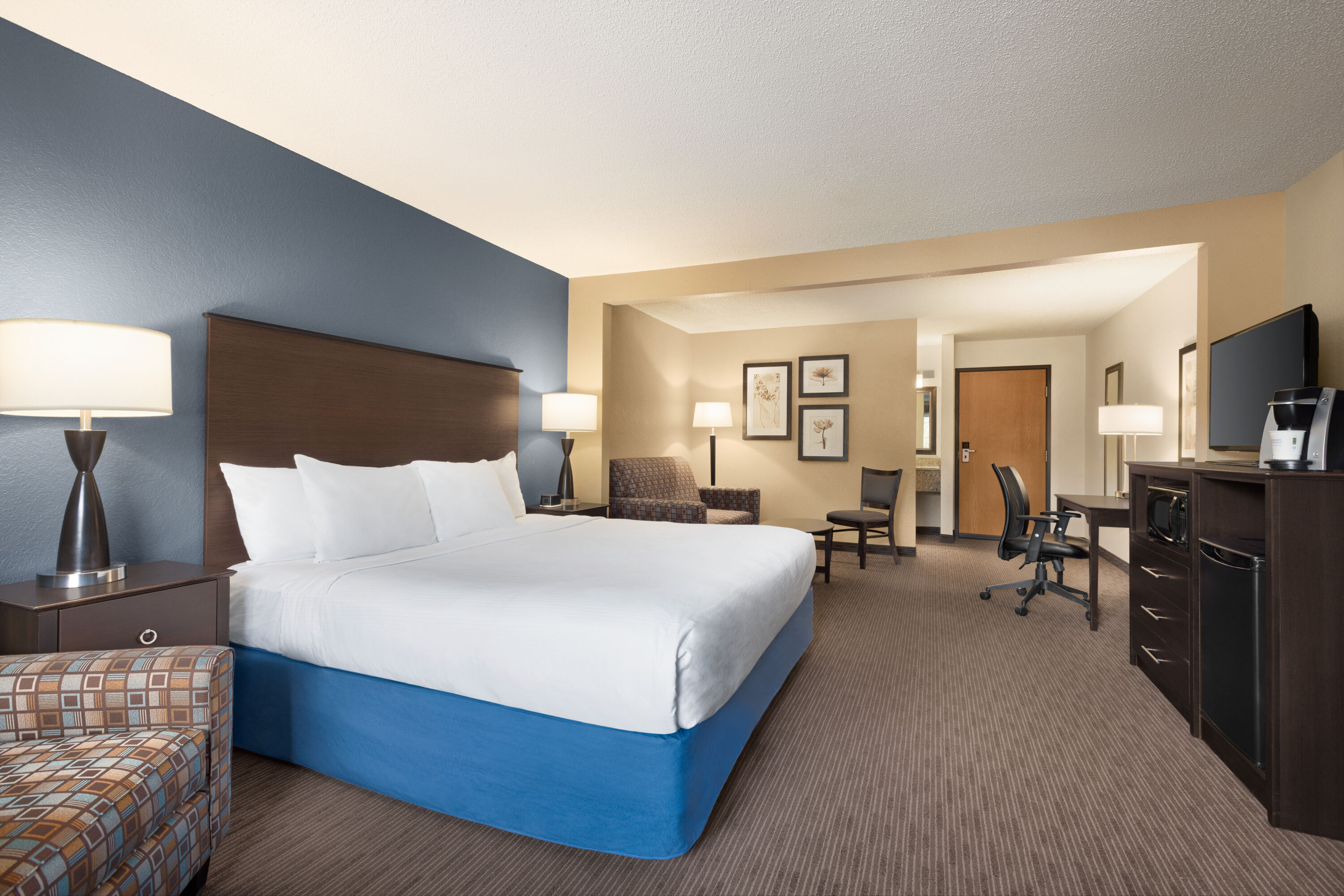 Baymont by Wyndham Owatonna suite in Owatonna, Minnesota