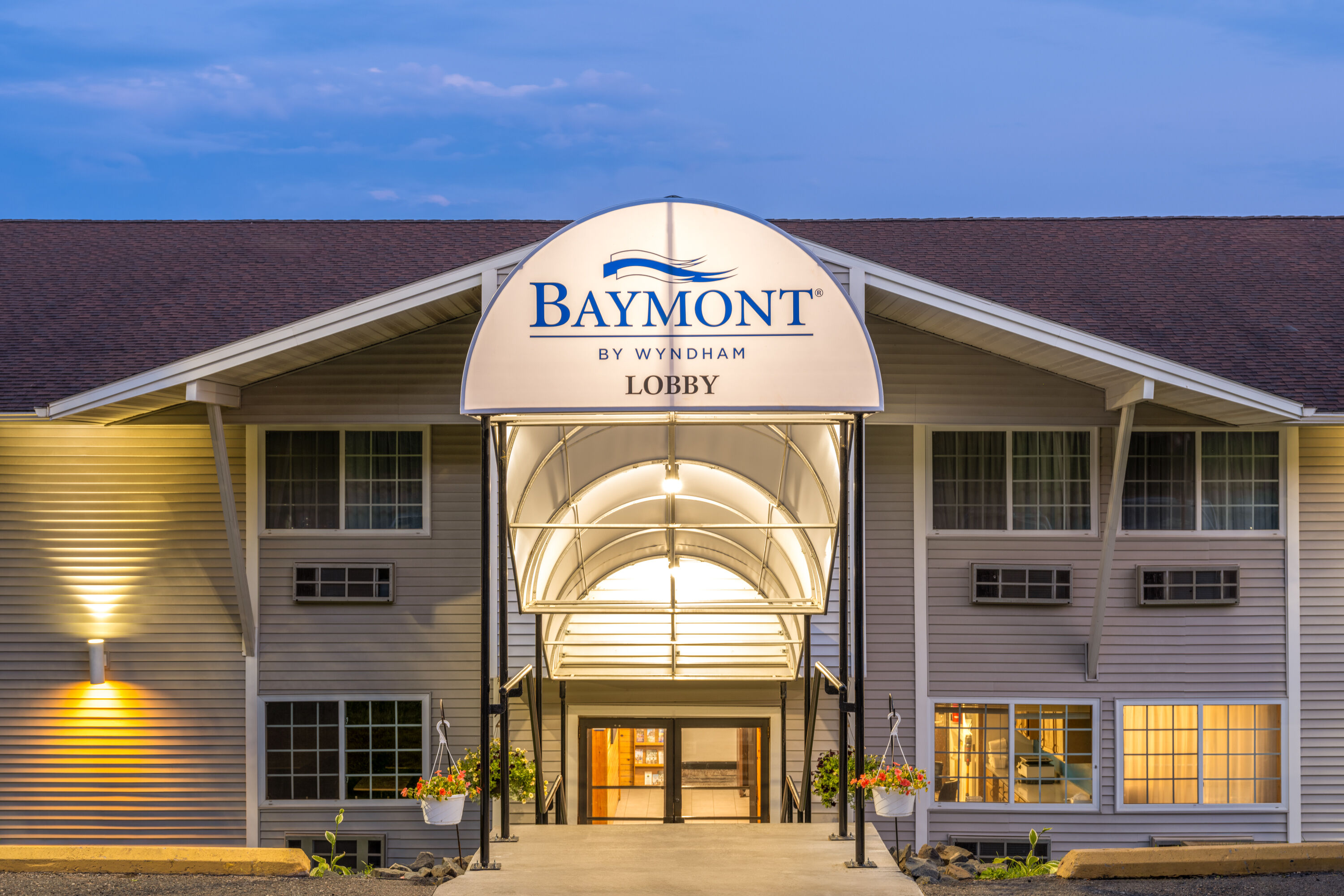 Exterior Dusk Image of Baymont by Wyndham Duluth/Spirit Mountain hotel in Proctor, Minnesota