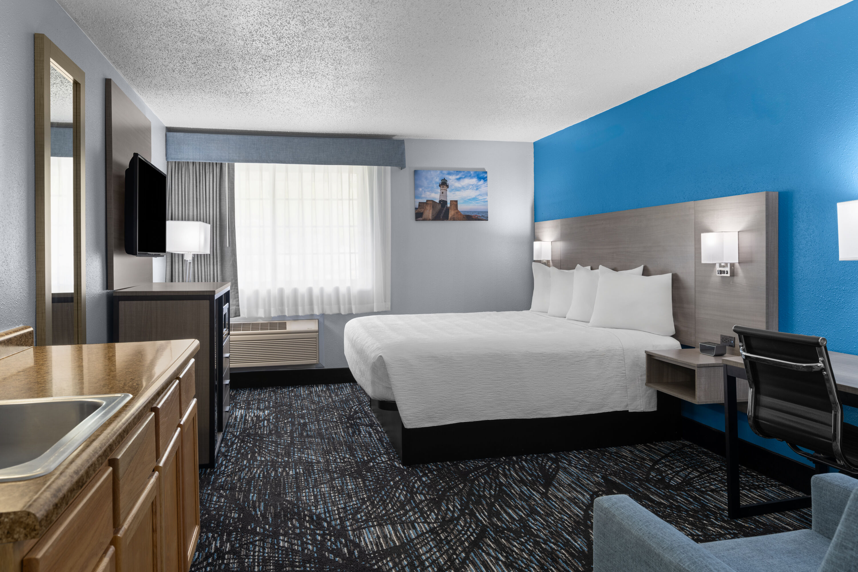 Guest room at the Baymont by Wyndham Duluth/Spirit Mountain in Proctor, Minnesota