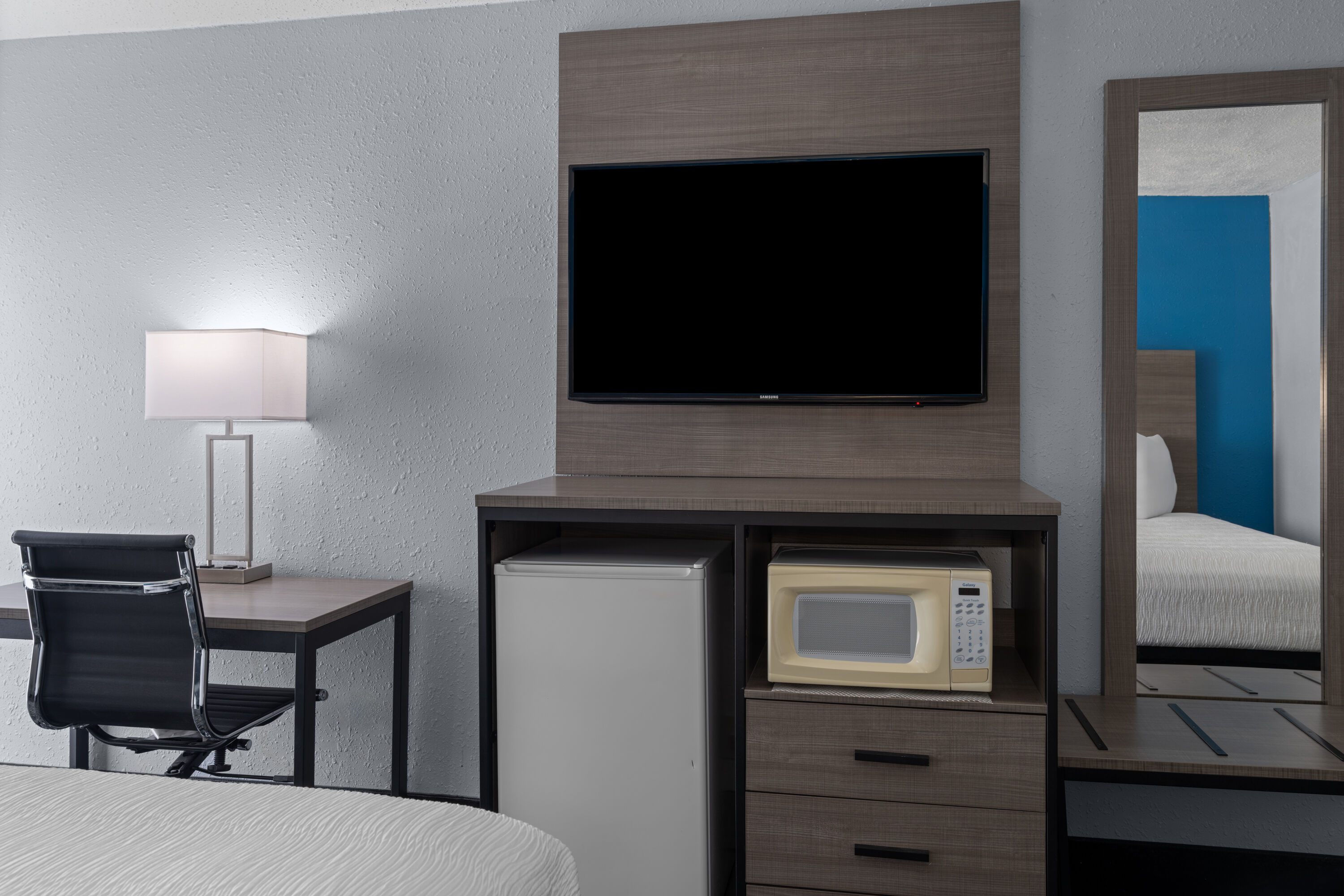 Guest room at the Baymont by Wyndham Duluth/Spirit Mountain in Proctor, Minnesota