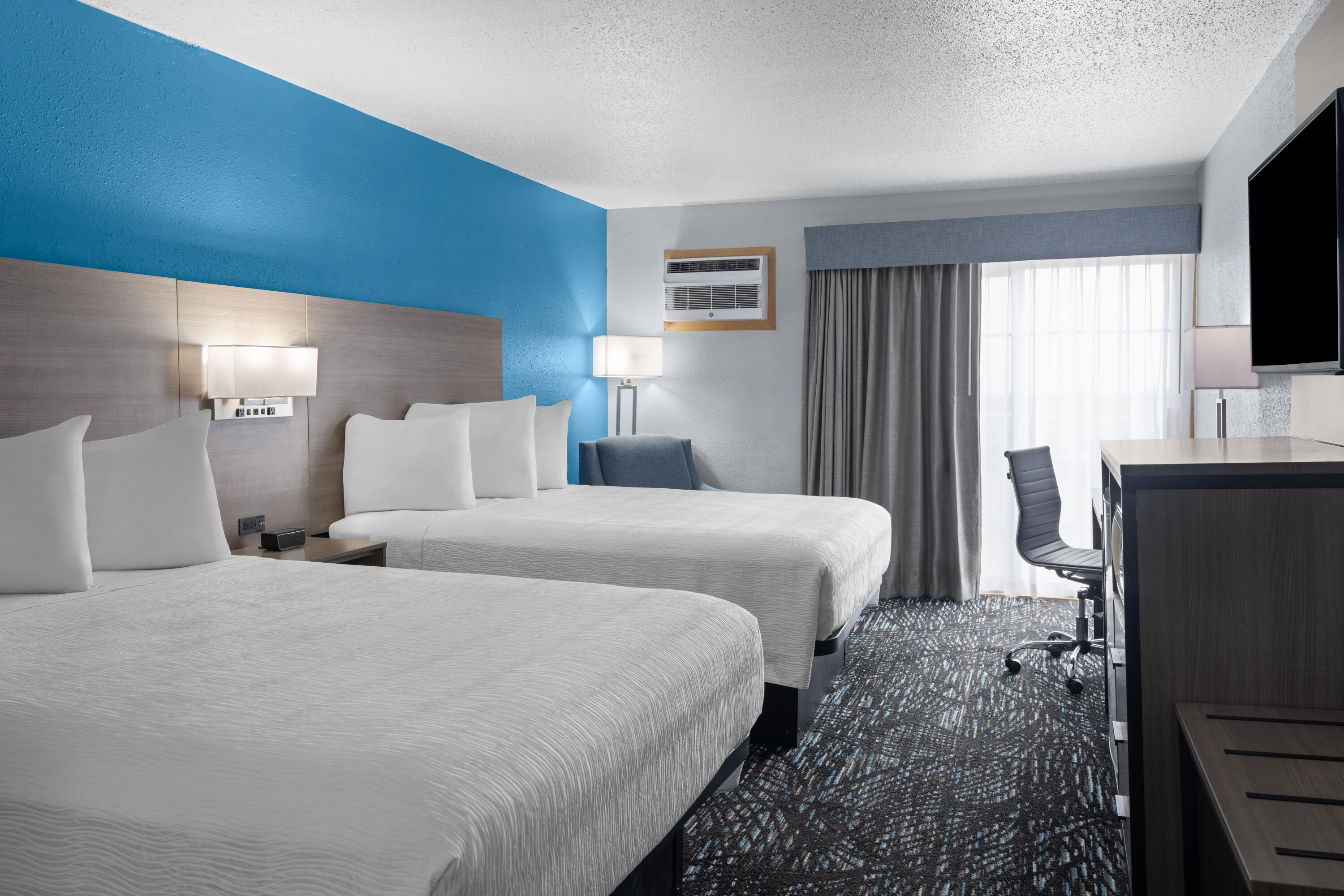 Guest room at the Baymont by Wyndham Duluth/Spirit Mountain in Proctor, Minnesota