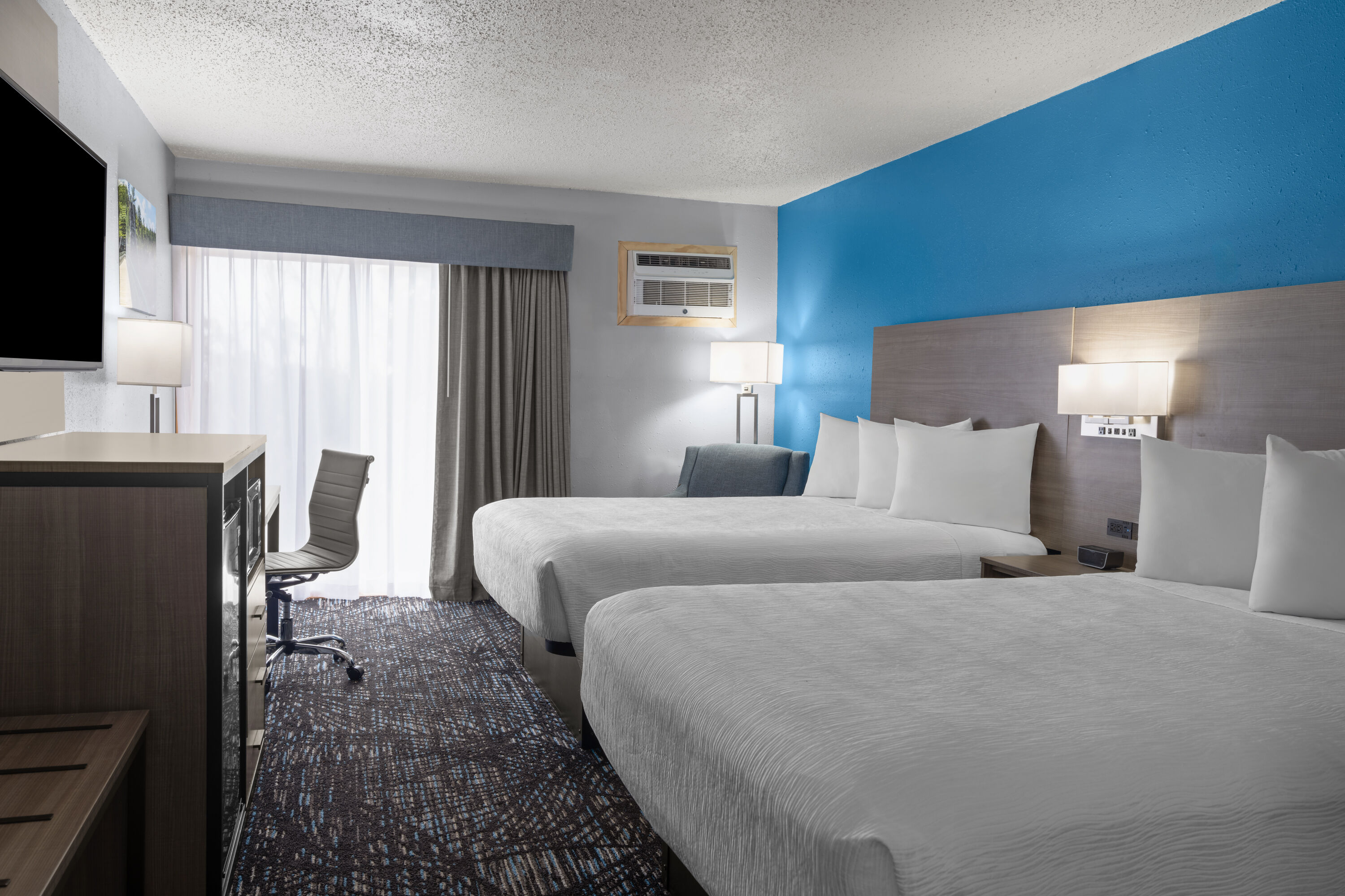 Guest room at the Baymont by Wyndham Duluth/Spirit Mountain in Proctor, Minnesota