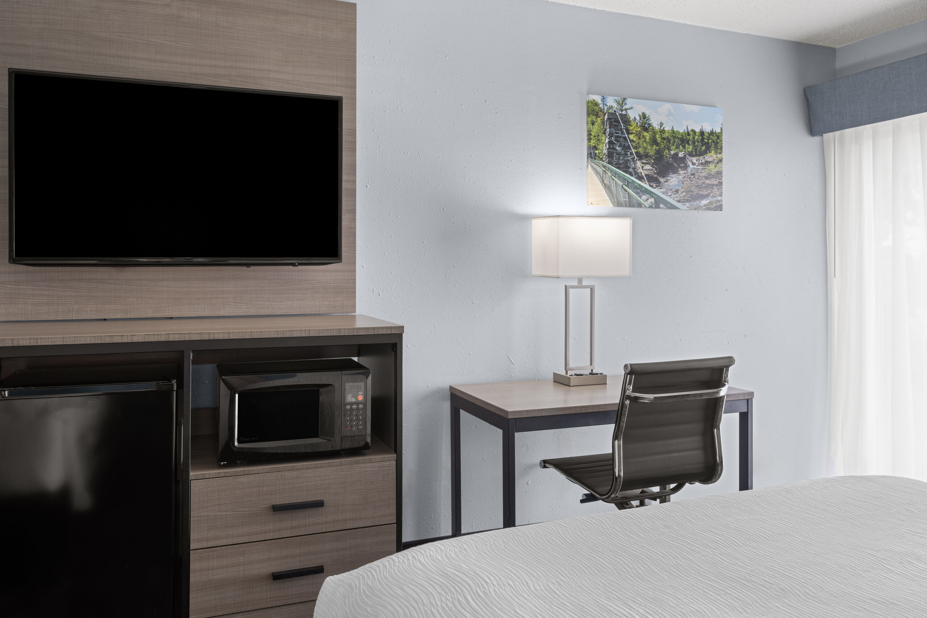 Guest room at the Baymont by Wyndham Duluth/Spirit Mountain in Proctor, Minnesota