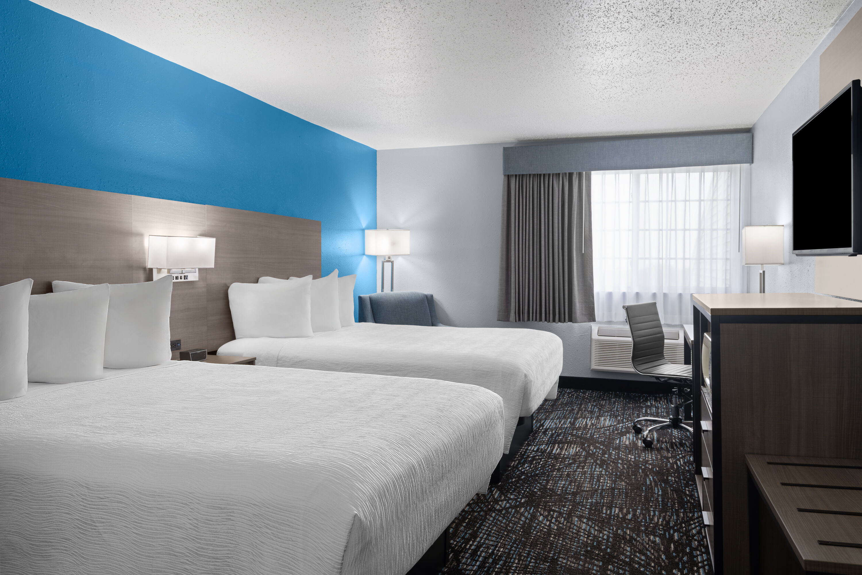 Guest room at the Baymont by Wyndham Duluth/Spirit Mountain in Proctor, Minnesota