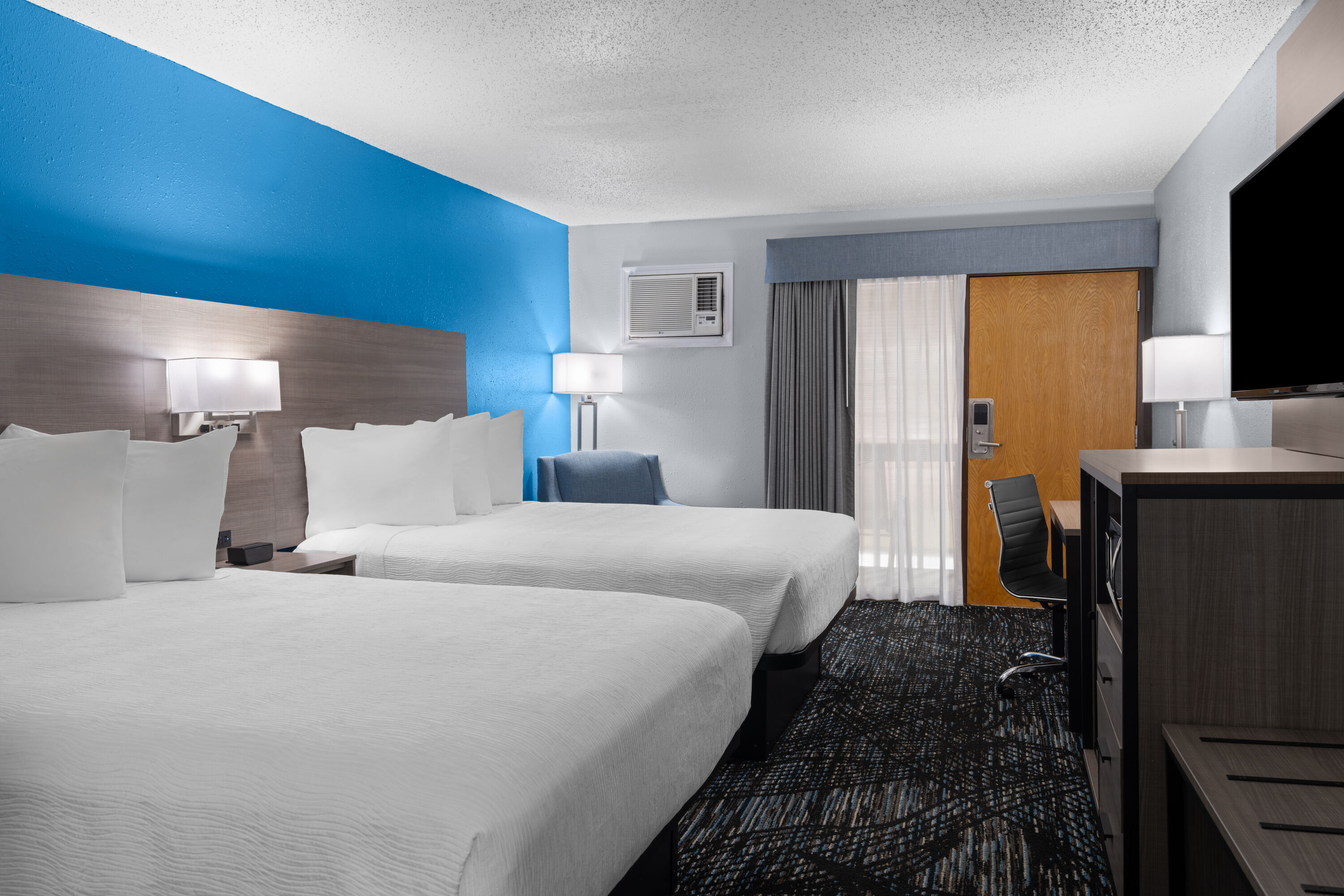 Guest room at the Baymont by Wyndham Duluth/Spirit Mountain in Proctor, Minnesota