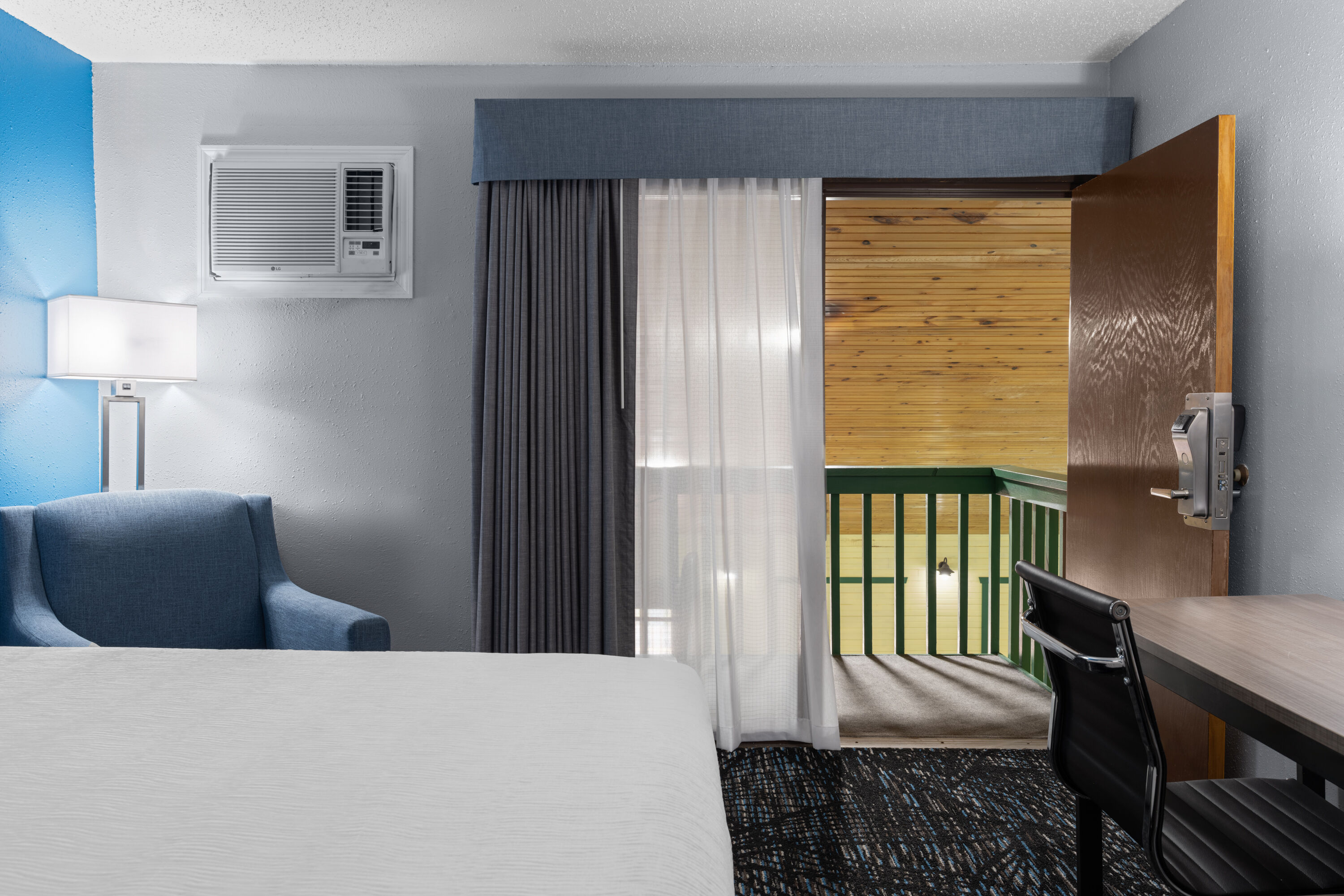 Guest room at the Baymont by Wyndham Duluth/Spirit Mountain in Proctor, Minnesota