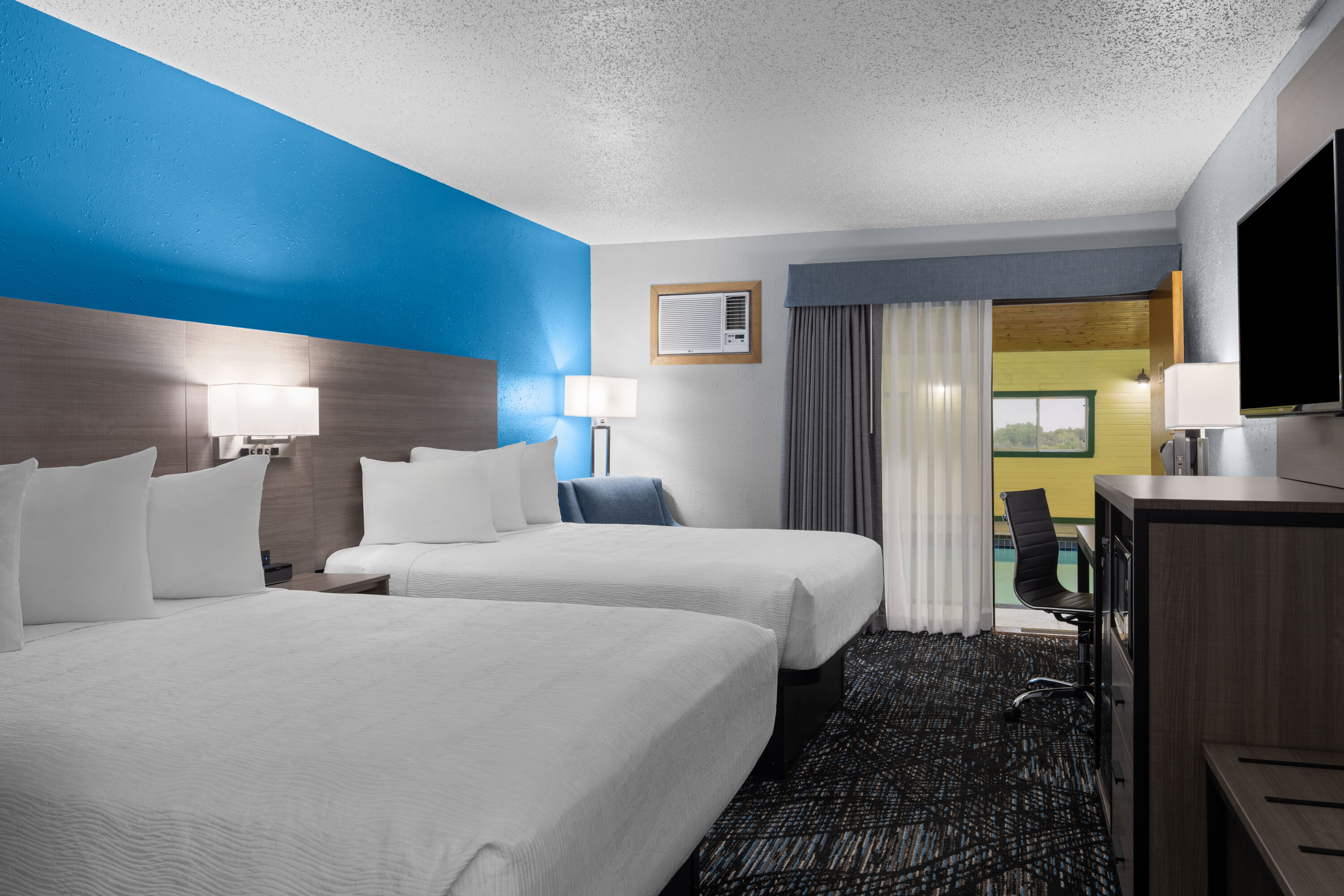 Guest room at the Baymont by Wyndham Duluth/Spirit Mountain in Proctor, Minnesota