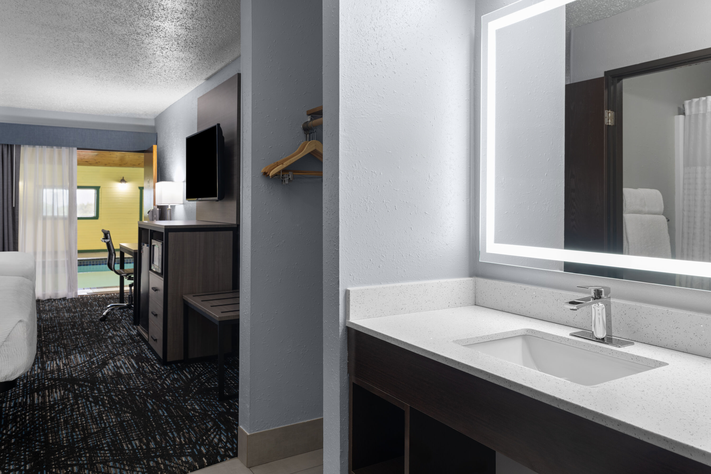 Guest room at the Baymont by Wyndham Duluth/Spirit Mountain in Proctor, Minnesota