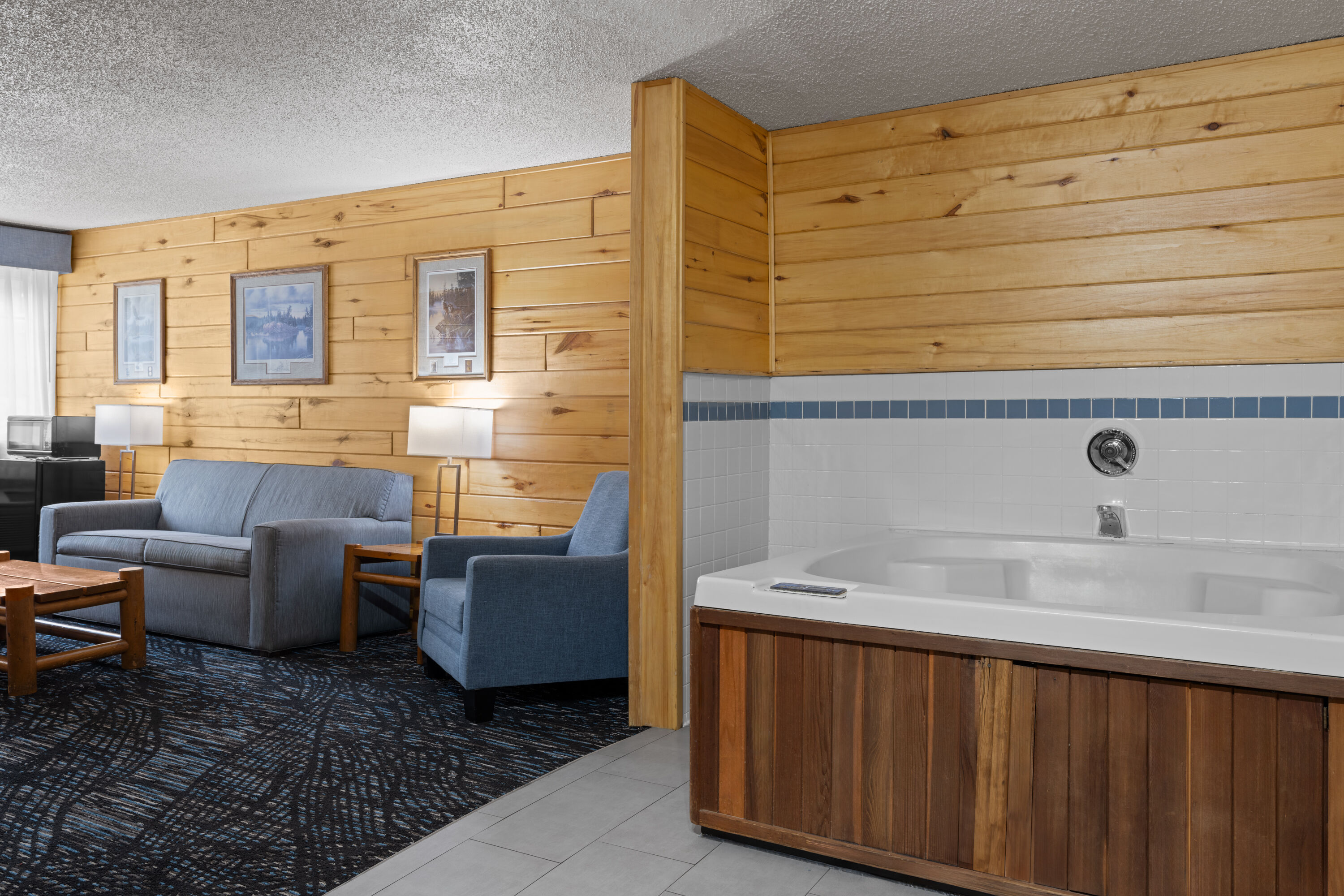 Baymont by Wyndham Duluth/Spirit Mountain hot tub suite in Proctor, Minnesota