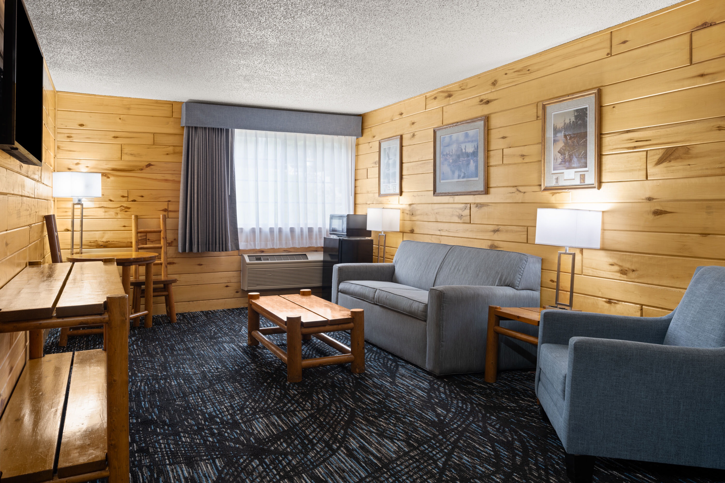 Baymont by Wyndham Duluth/Spirit Mountain hot tub suite in Proctor, Minnesota