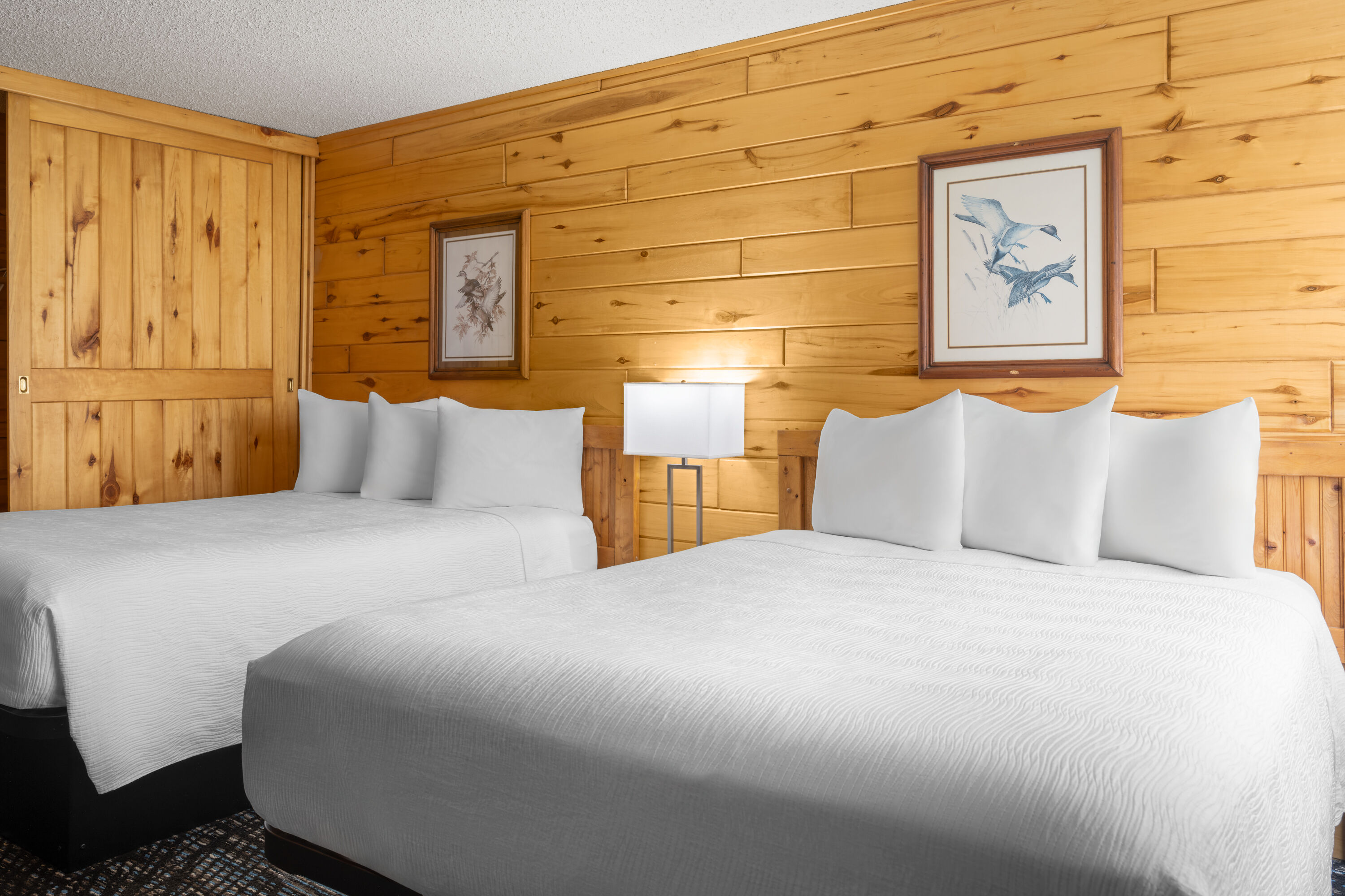 Baymont by Wyndham Duluth/Spirit Mountain hot tub suite in Proctor, Minnesota