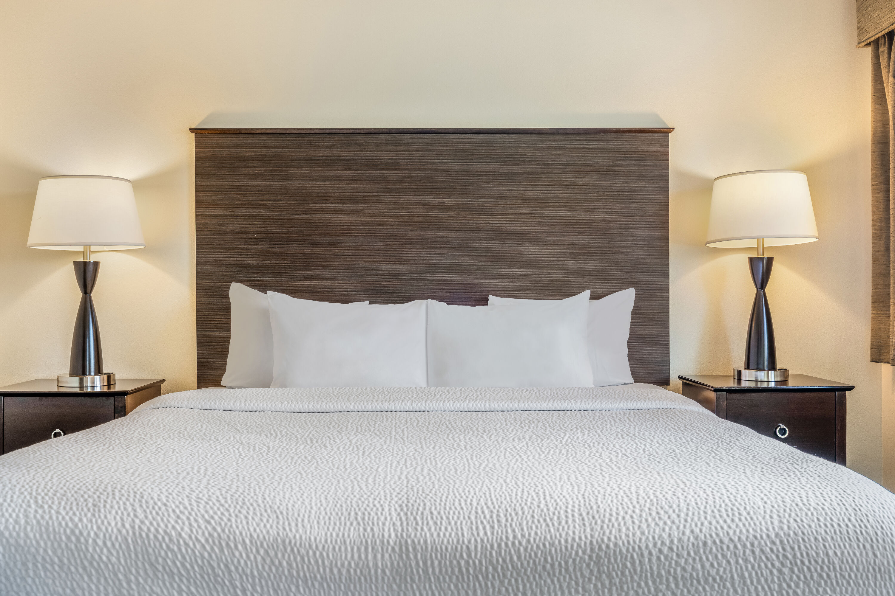 King bed guest room at the Baymont by Wyndham Bloomington MSP Airport in Richfield, Minnesota