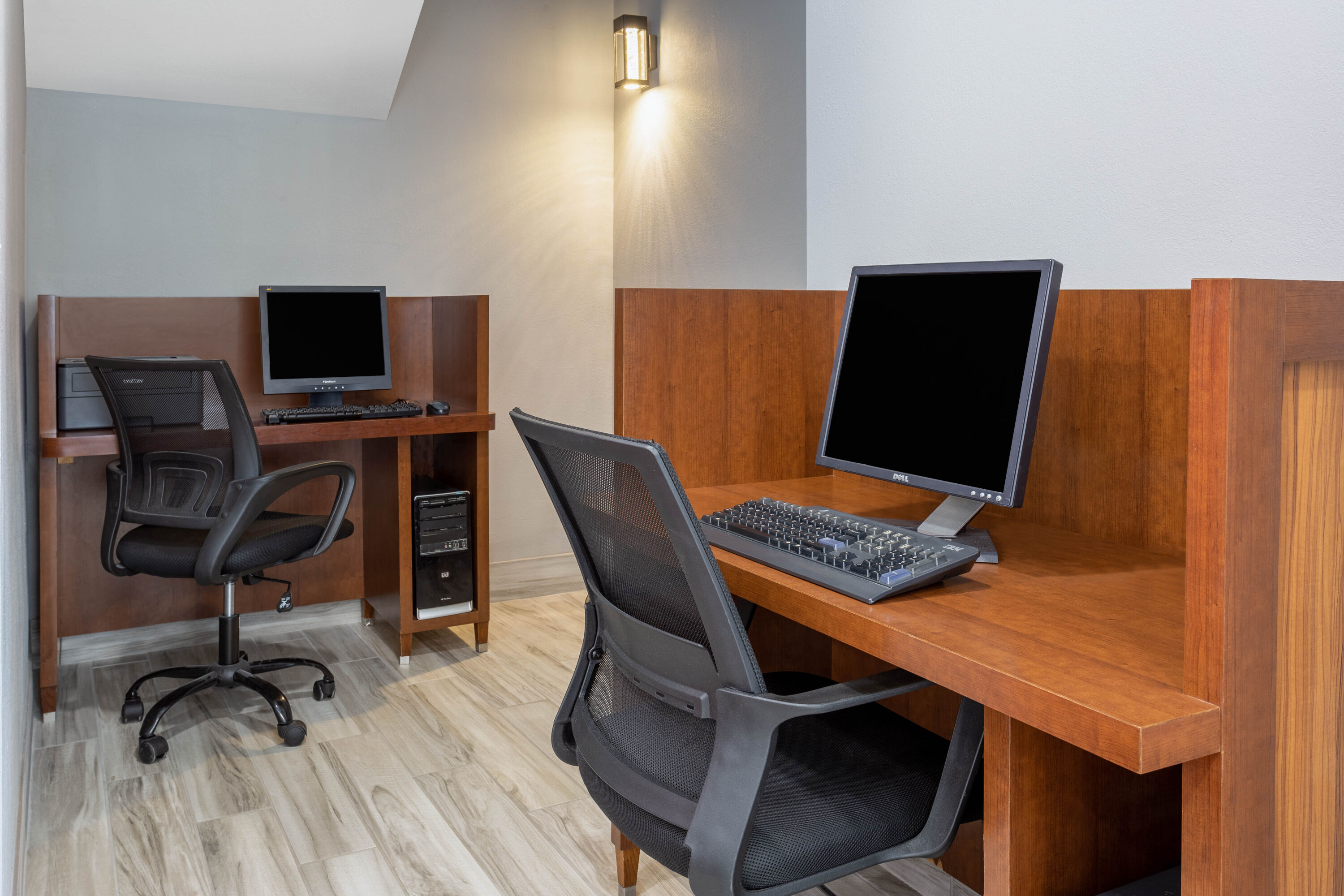 Baymont by Wyndham Rochester Mayo Clinic Area business center in Rochester, Minnesota