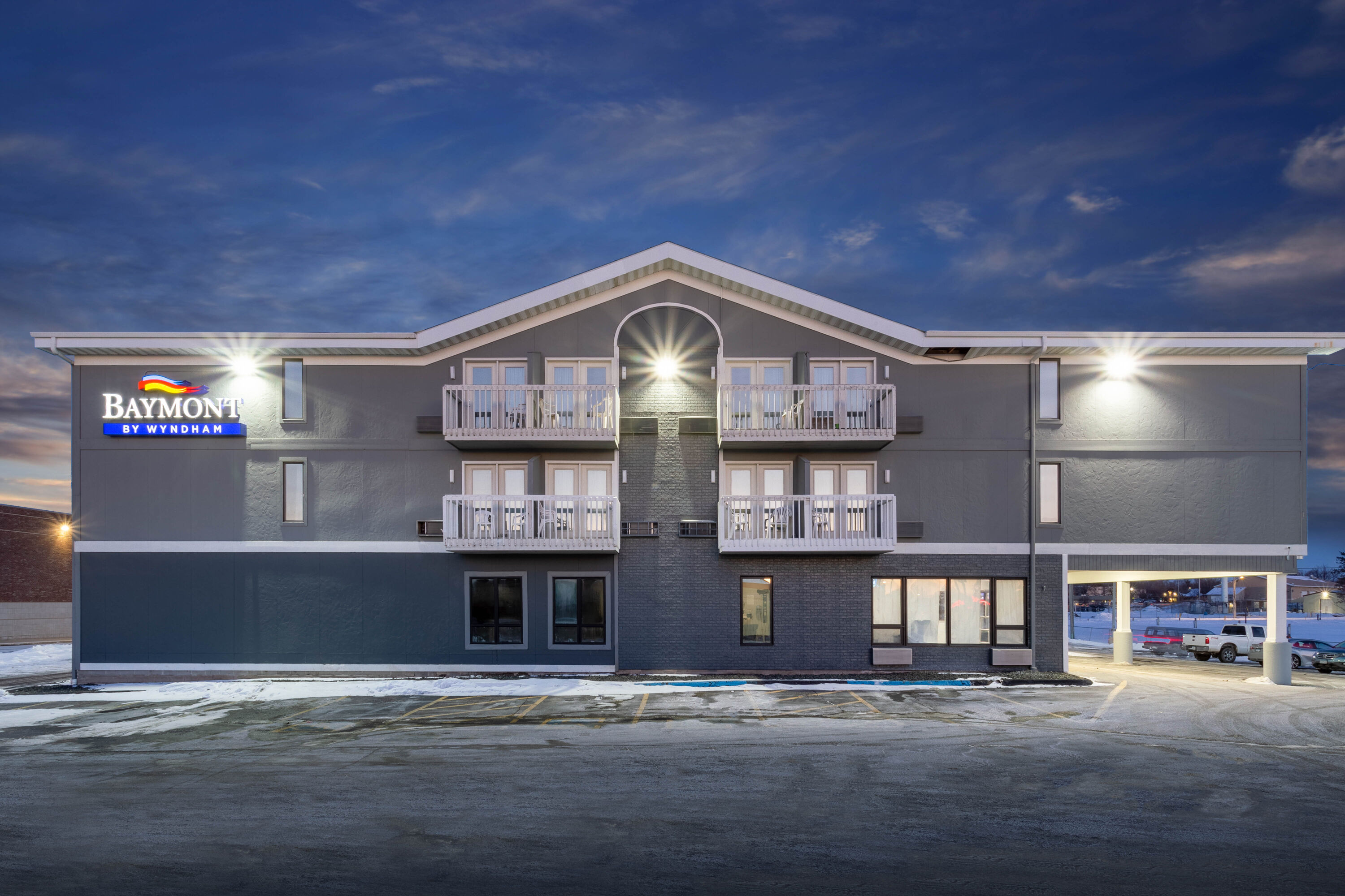Exterior Dusk Image of Baymont by Wyndham Rochester Mayo Clinic Area hotel in Rochester, Minnesota