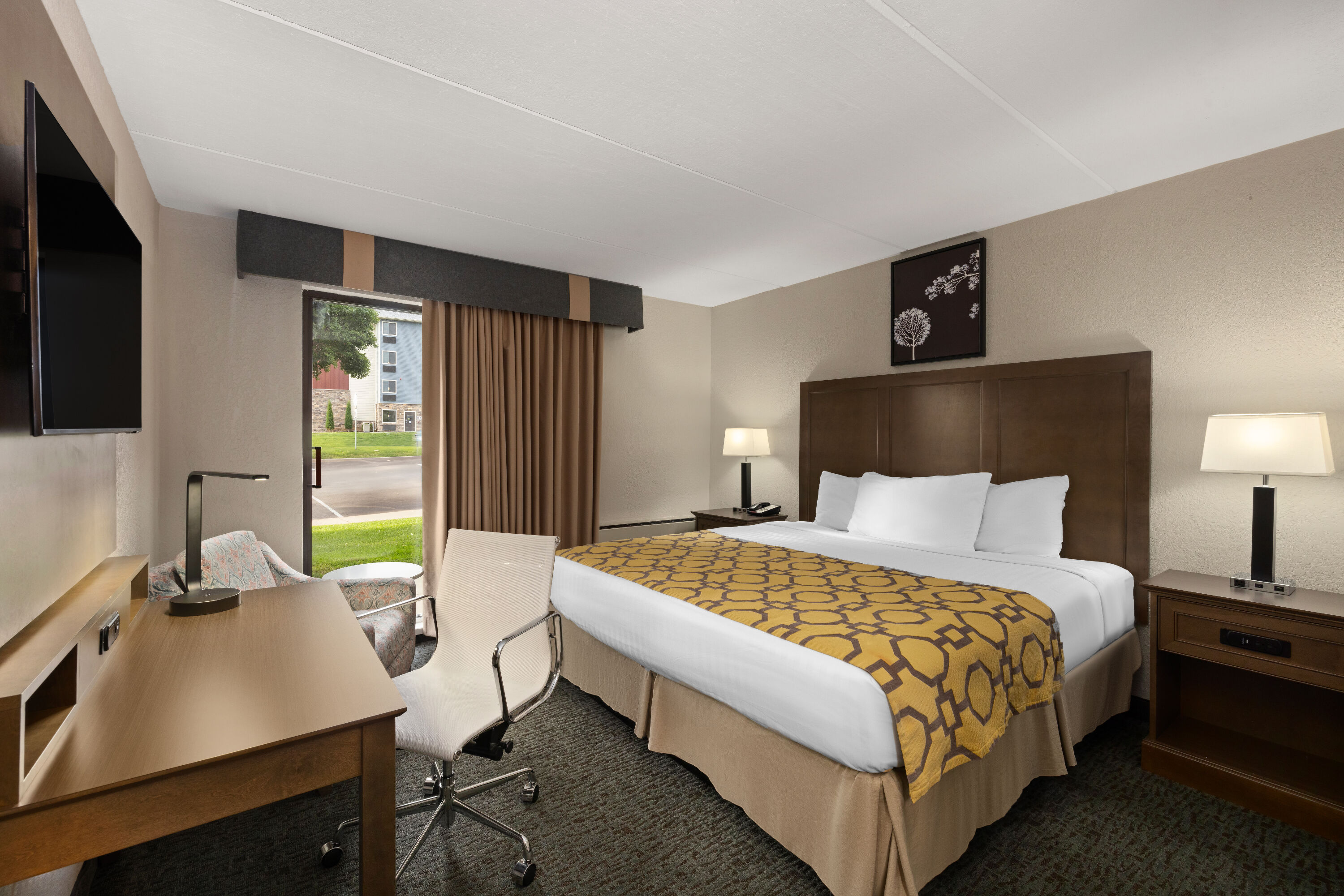 Baymont by Wyndham Shakopee suite in Shakopee, Minnesota