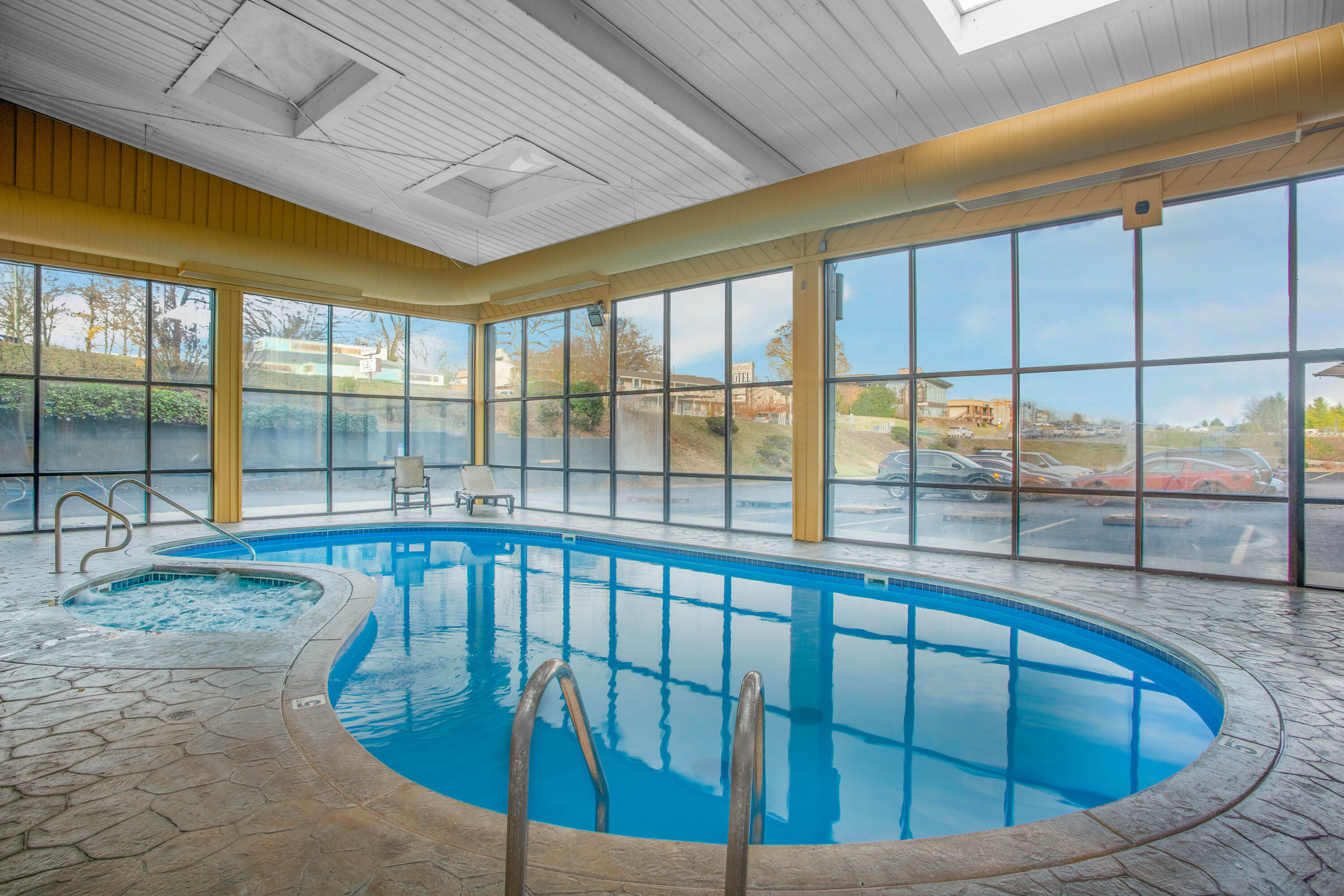 Branson Hotels With Indoor Pools; Baymont by Wyndham Branson - On the Strip | Branson, MO Hotels