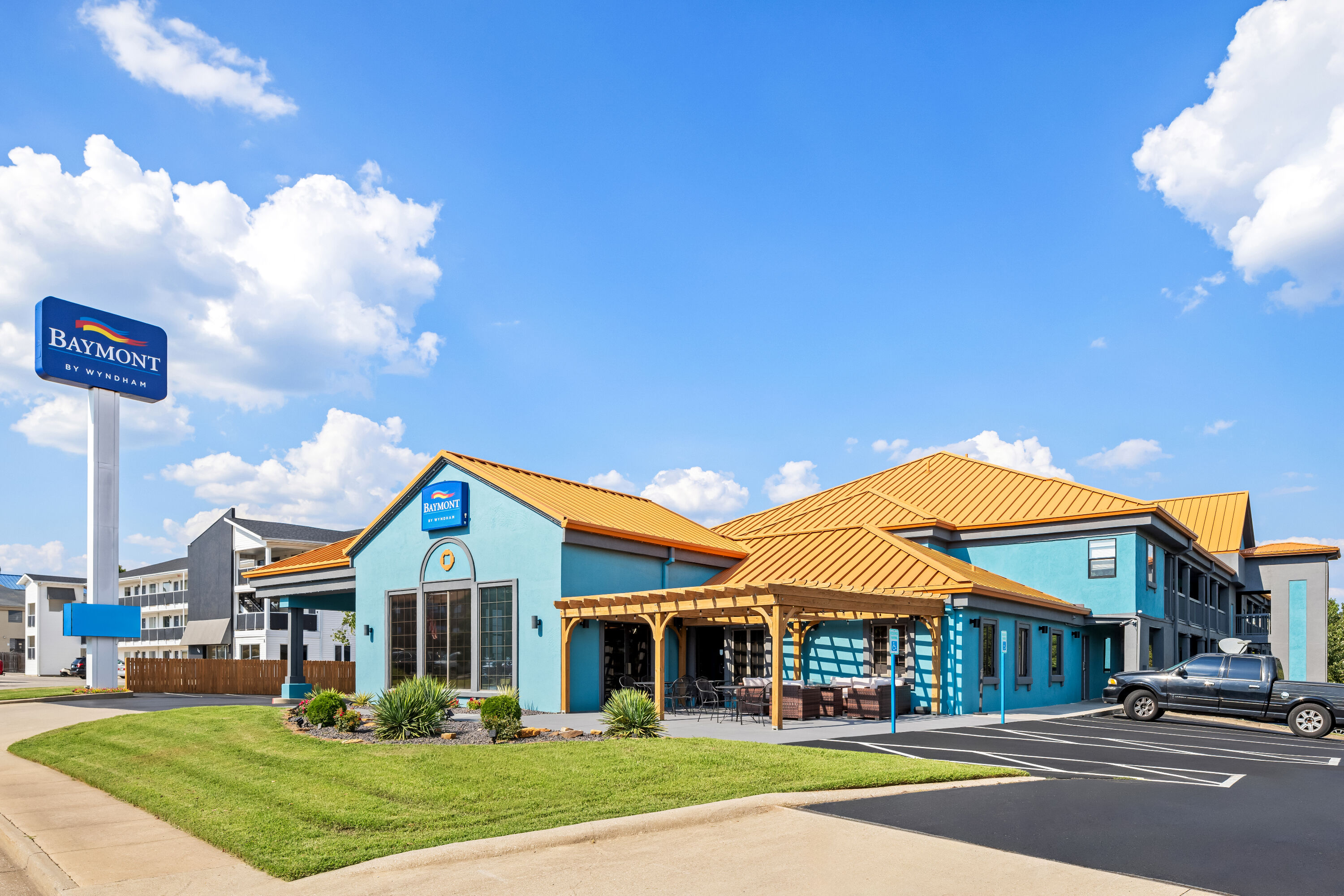 Exterior Day Image of Baymont by Wyndham Branson Thousand Hills hotel in Branson, Missouri