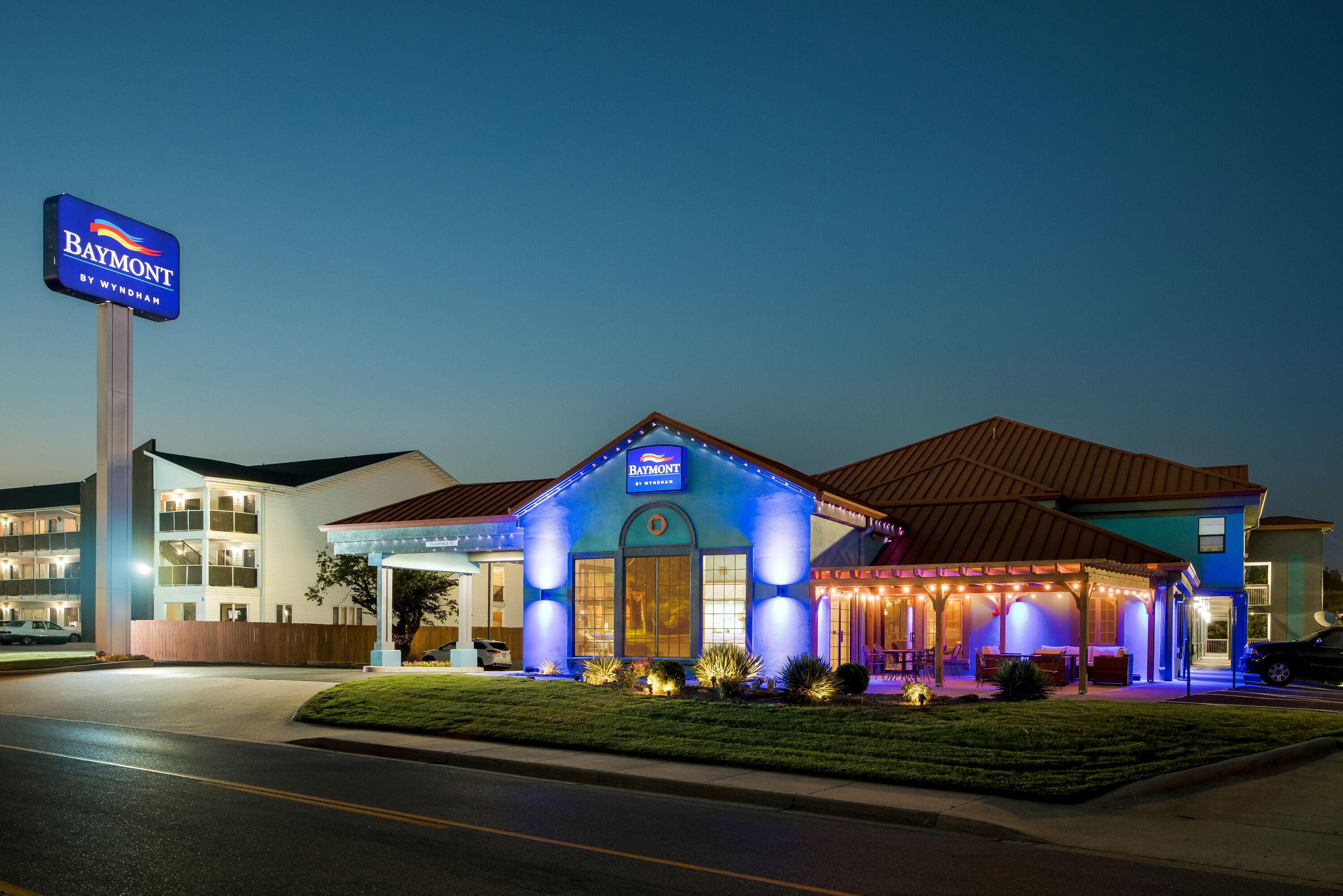 Exterior Night Image of Baymont by Wyndham Branson Thousand Hills hotel in Branson, Missouri