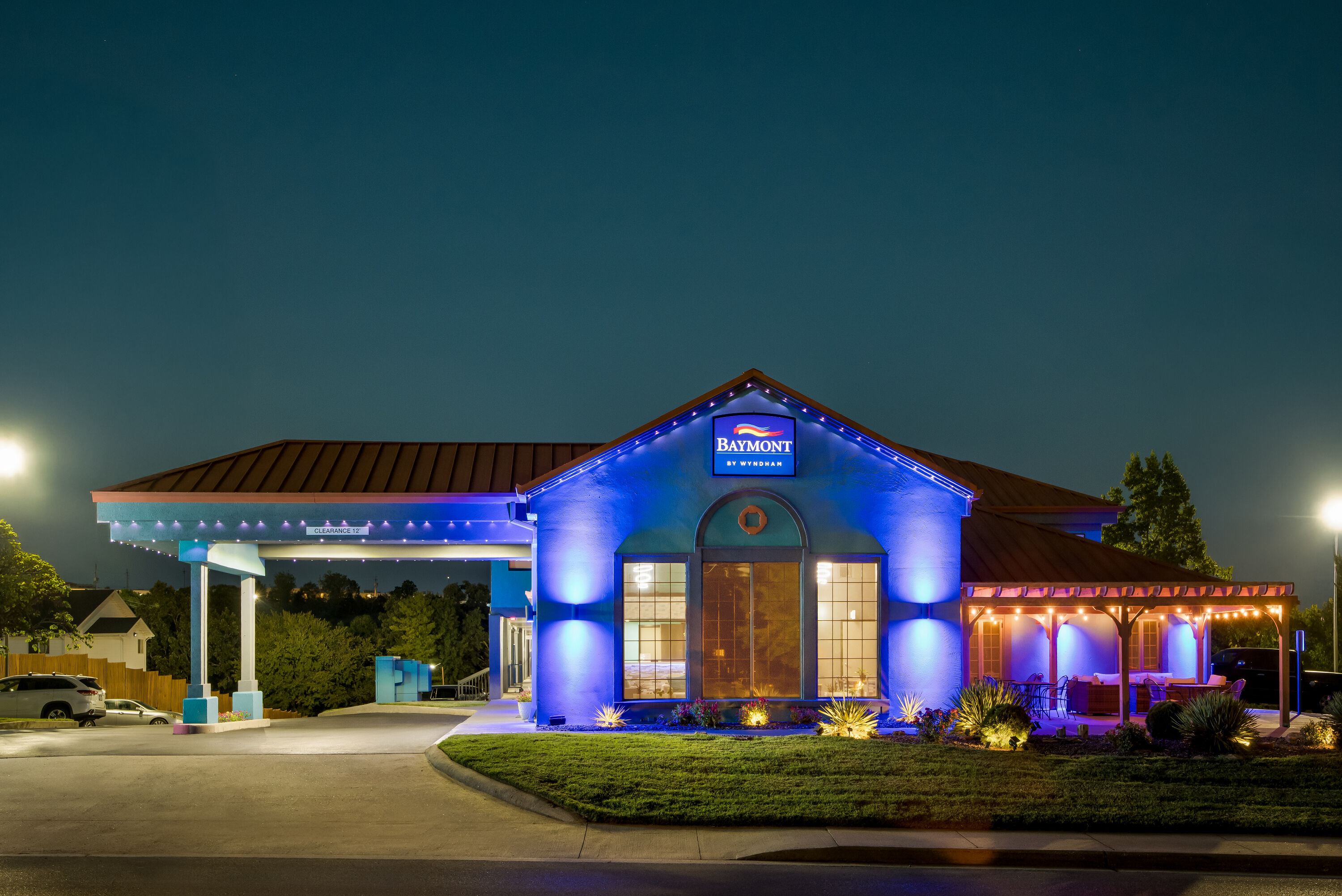 Exterior Night Image of Baymont by Wyndham Branson Thousand Hills hotel in Branson, Missouri