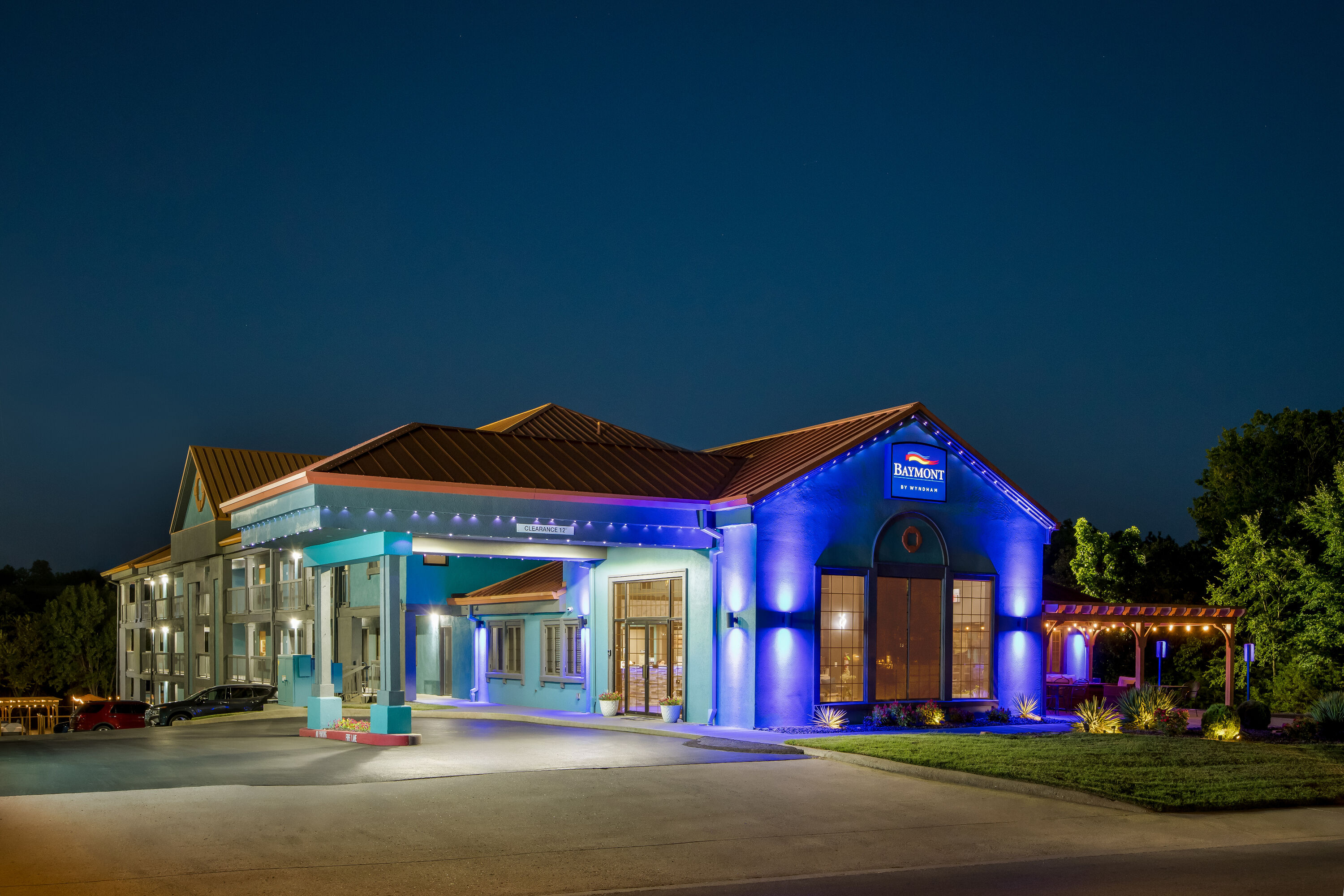 Exterior Night Image of Baymont by Wyndham Branson Thousand Hills hotel in Branson, Missouri