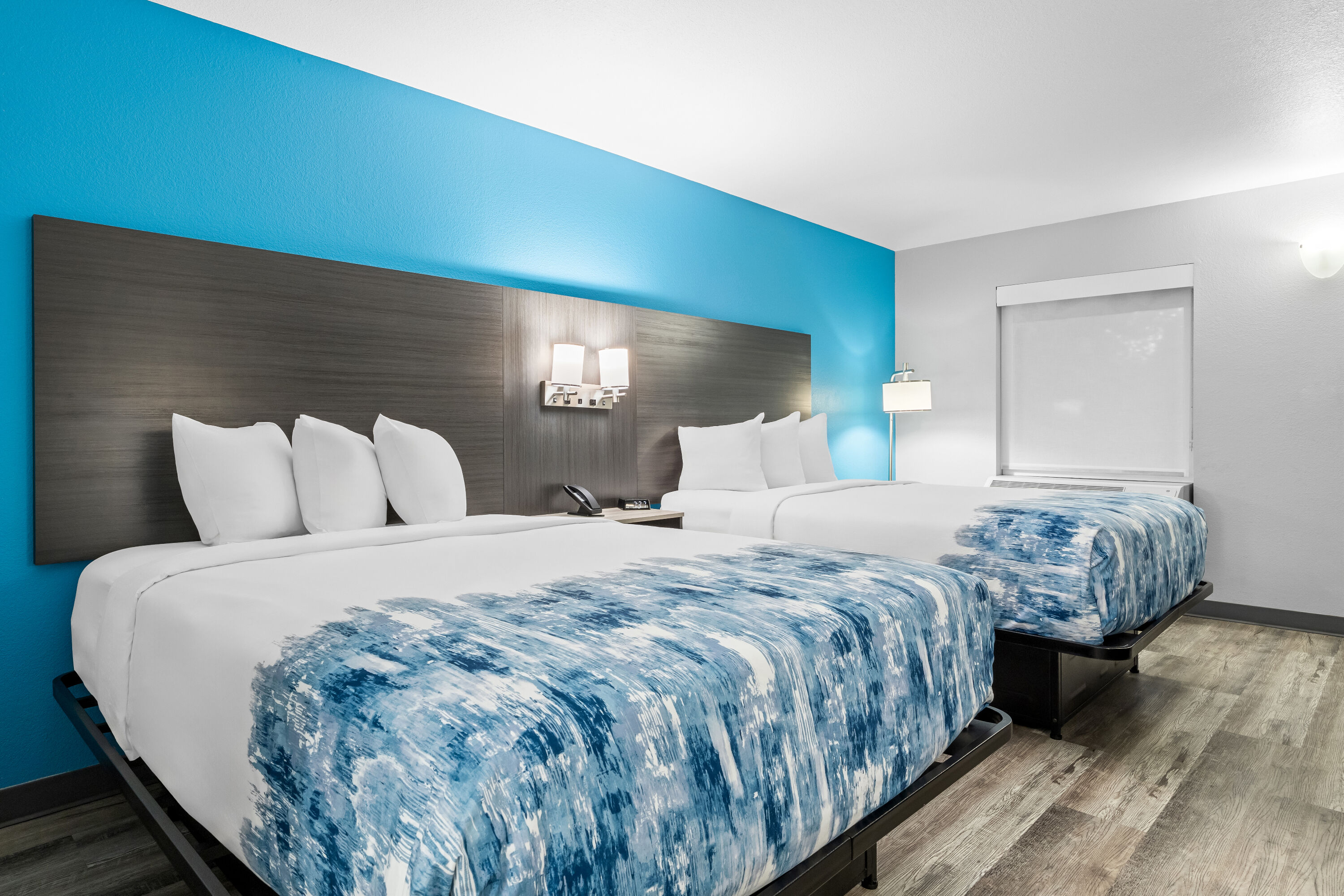 Double bed guest room at the Baymont by Wyndham Branson Thousand Hills in Branson, Missouri