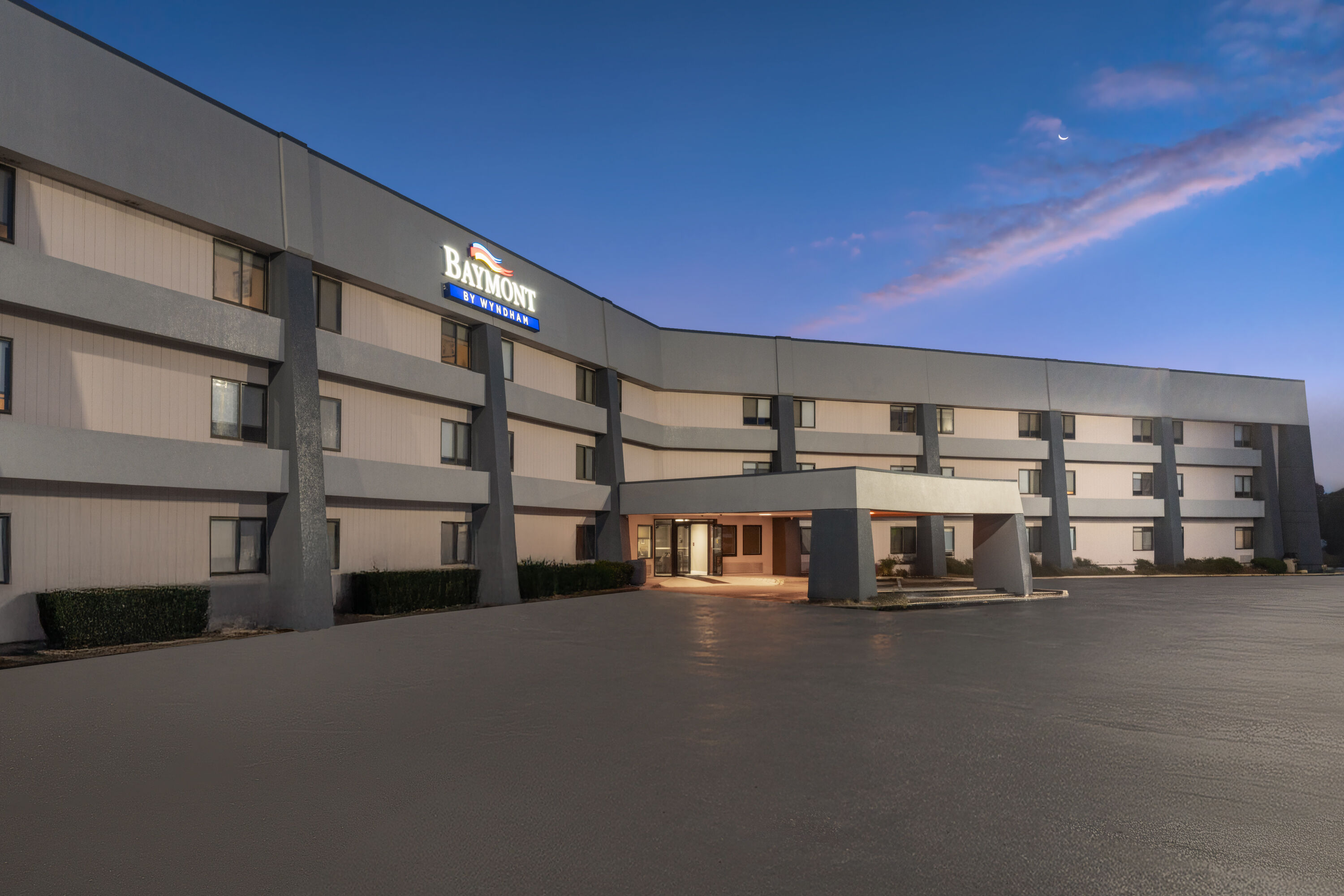 Exterior Dusk Image of Baymont by Wyndham Columbia, MO hotel in Columbia, Missouri