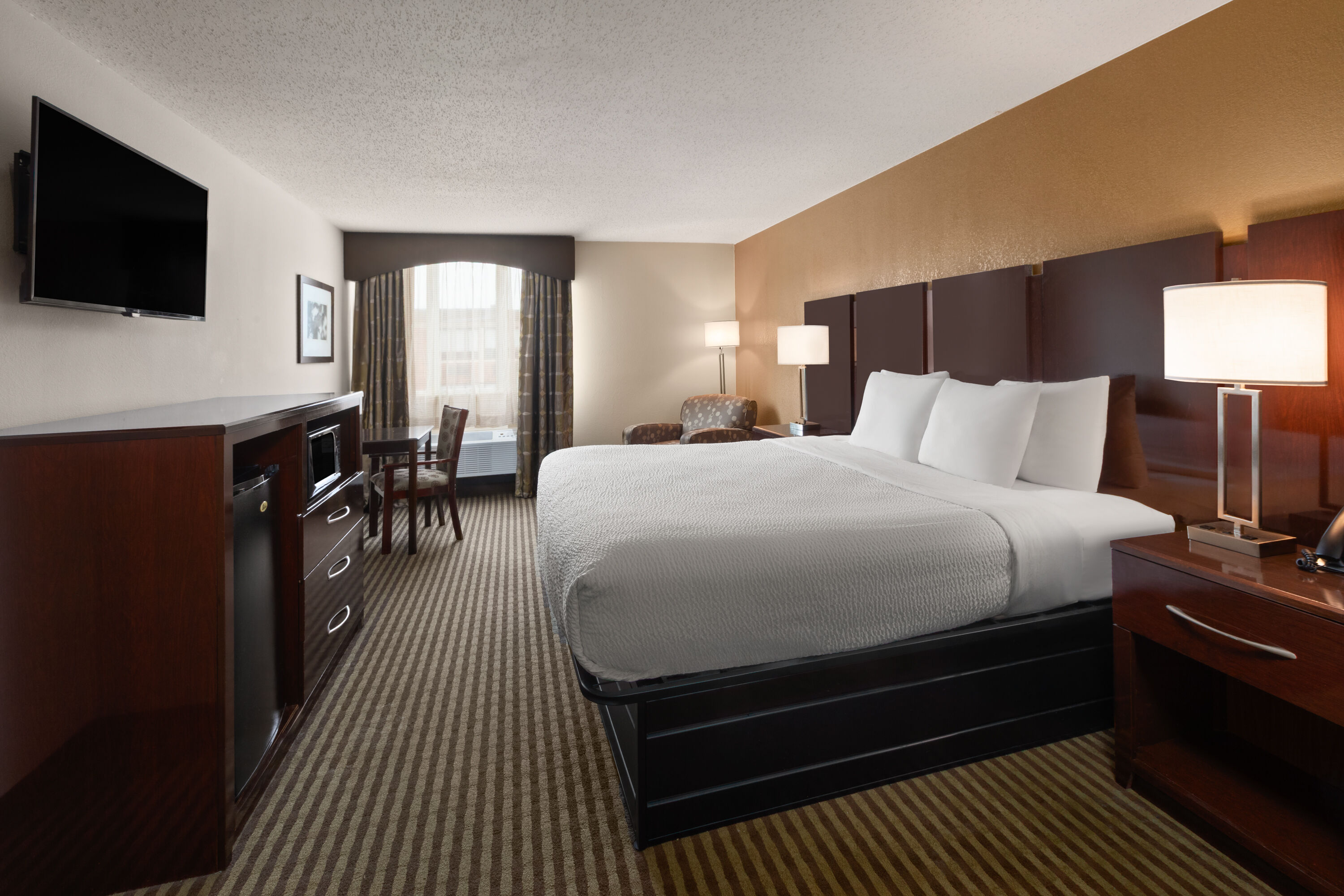 Guest room at the Baymont by Wyndham Festus in Festus, Missouri
