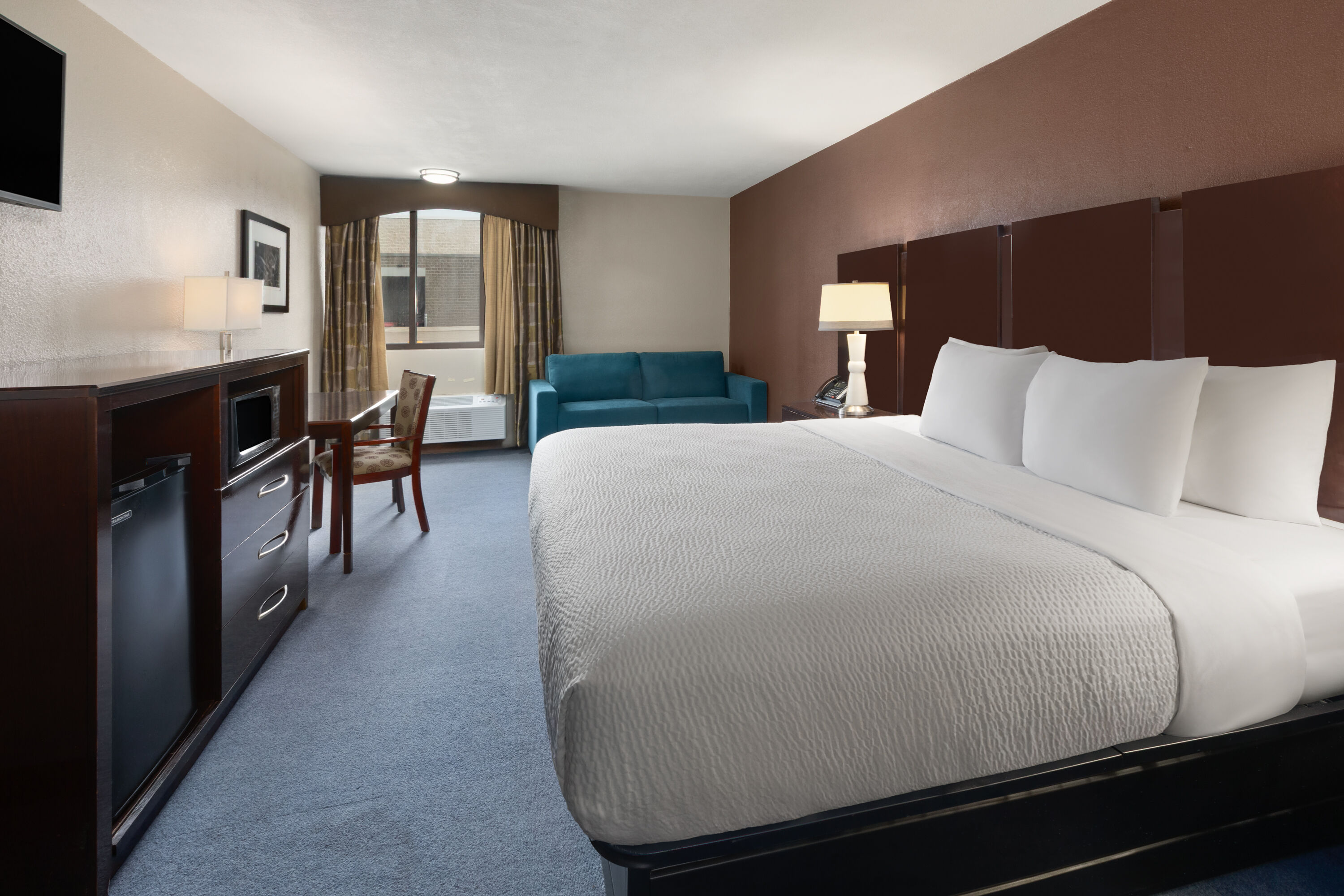 Baymont by Wyndham Festus suite in Festus, Missouri