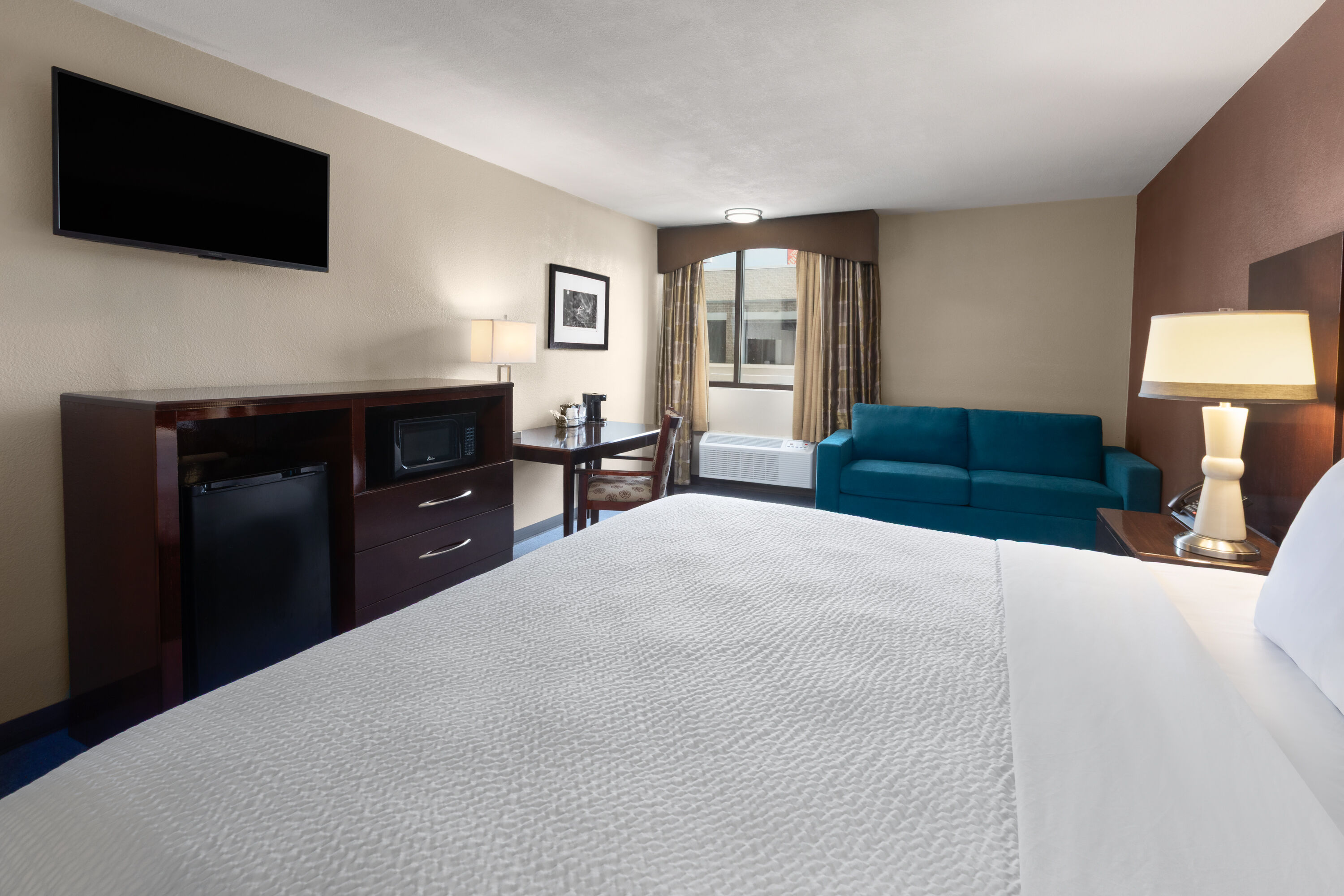 Baymont by Wyndham Festus suite in Festus, Missouri